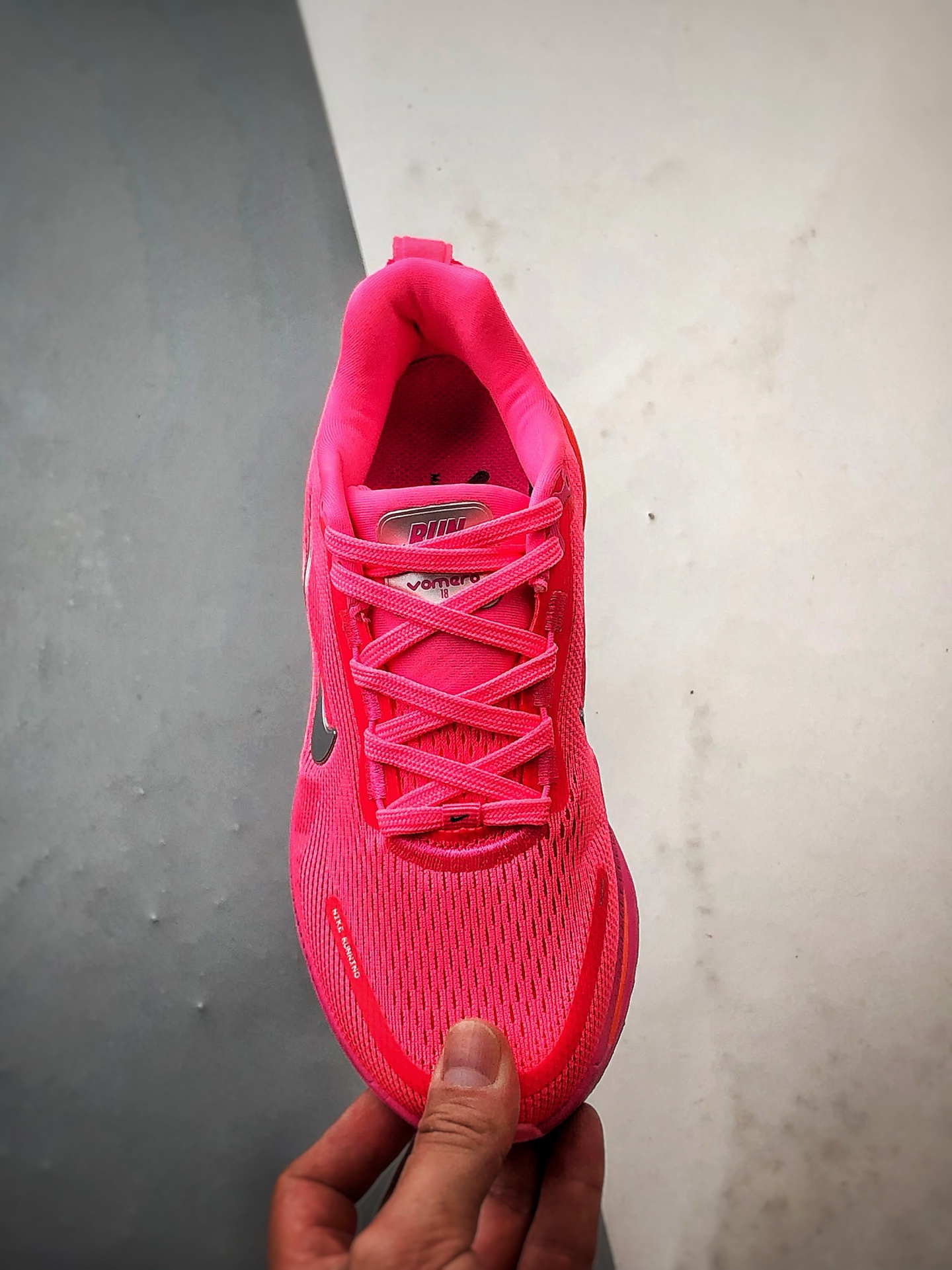 180 NK Air Zoom Vomero 18 亮深红 迈柔18舒适百搭网面透气休闲跑步鞋 HM6804-602