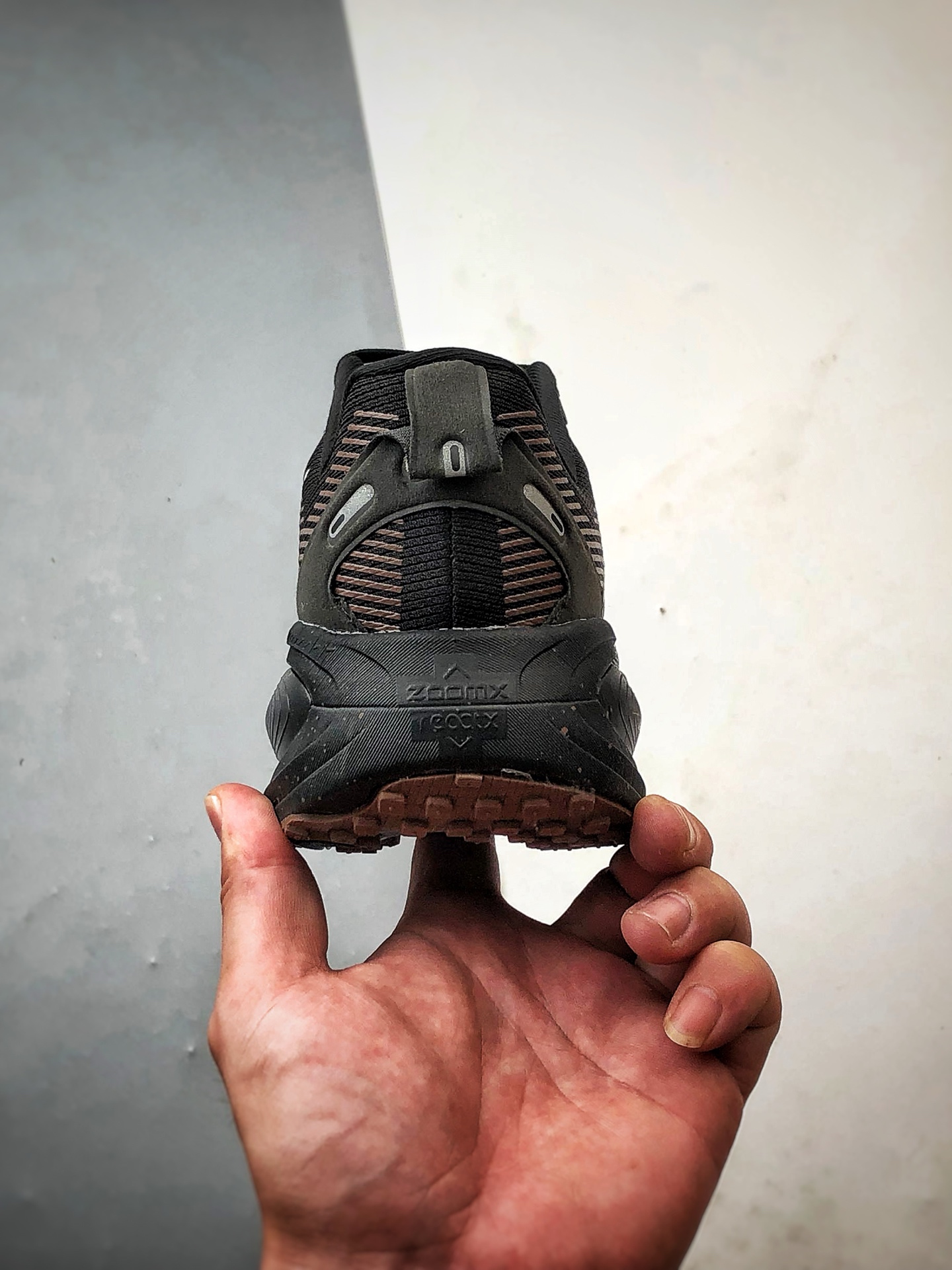 180 NK Air Zoom Vomero 18 黑棕 迈柔18舒适百搭网面透气休闲跑步鞋 IH4454-001-Chinese UA Cheap High Quatity Brand Clothes Bags handbags Sneakers wholesale wholesaler seller from China Factory suppliers Fashion Clothing Shoes best Quality Beautiful Price 180 NK Air Zoom Vomero 18 黑棕 迈柔18舒适百搭网面透气休闲跑步鞋 IH4454-001