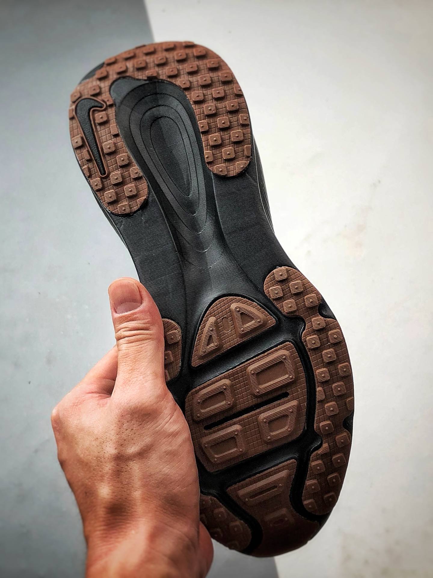 180 NK Air Zoom Vomero 18 黑棕 迈柔18舒适百搭网面透气休闲跑步鞋 IH4454-001-Chinese UA Cheap High Quatity Brand Clothes Bags handbags Sneakers wholesale wholesaler seller from China Factory suppliers Fashion Clothing Shoes best Quality Beautiful Price 180 NK Air Zoom Vomero 18 黑棕 迈柔18舒适百搭网面透气休闲跑步鞋 IH4454-001