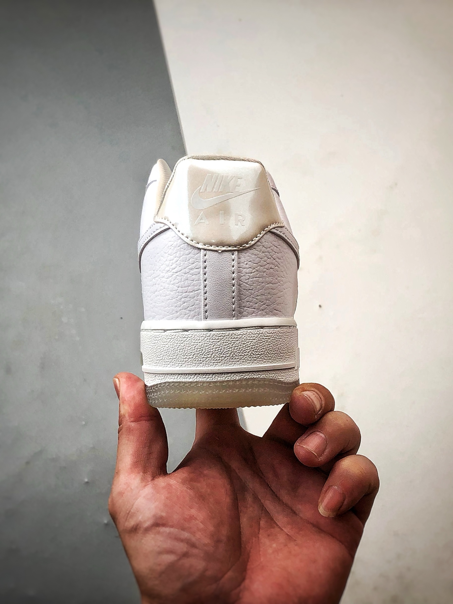 220 Air Force 1 '07 Low 镭射白 IH3204-100