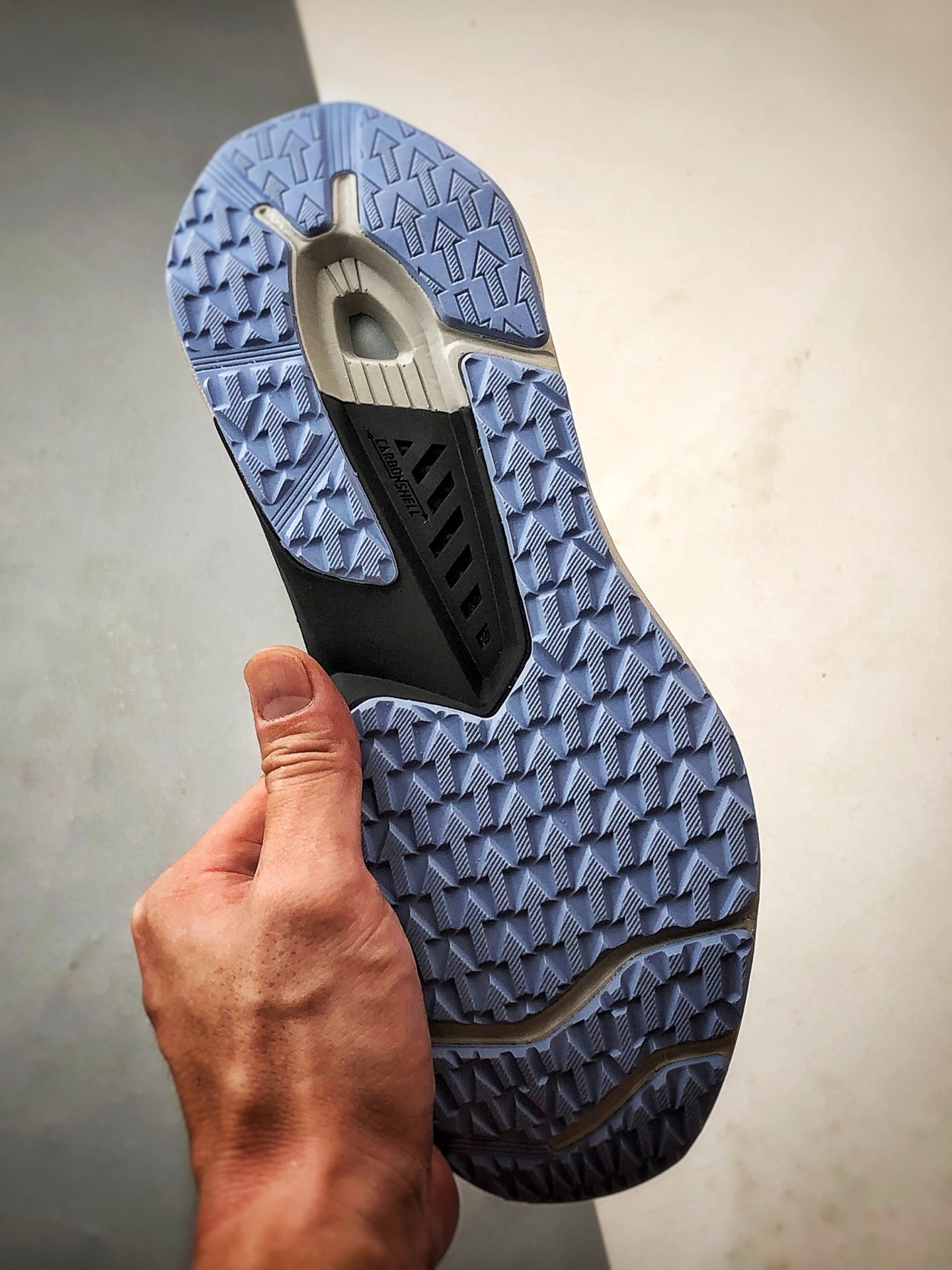 280 迪桑特Descente Enerzite 白灰蓝 时尚休闲简约透气运动跑步鞋