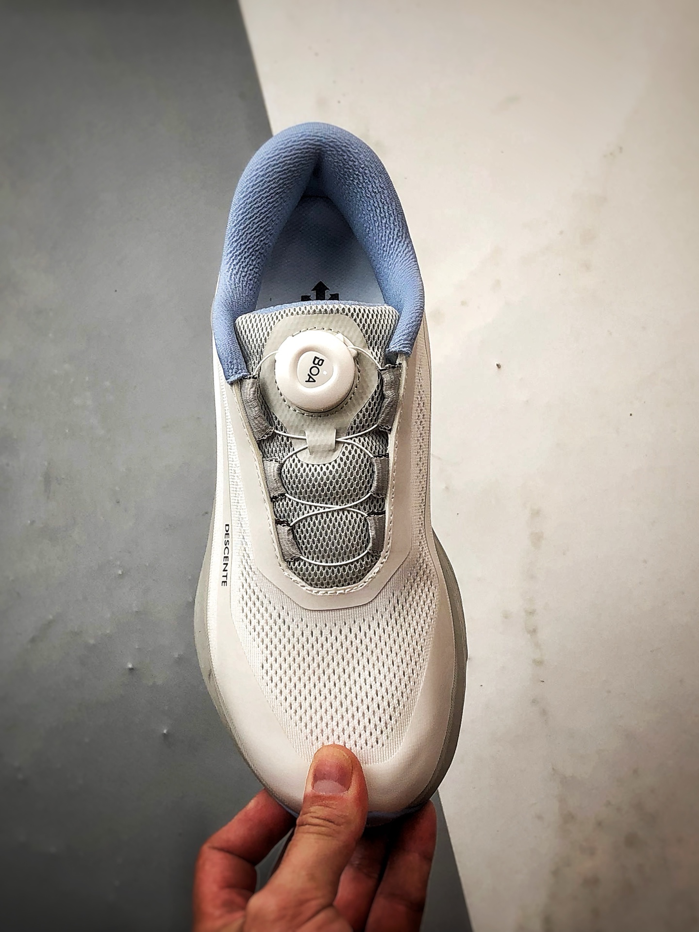 280 迪桑特Descente Enerzite 白灰蓝 时尚休闲简约透气运动跑步鞋