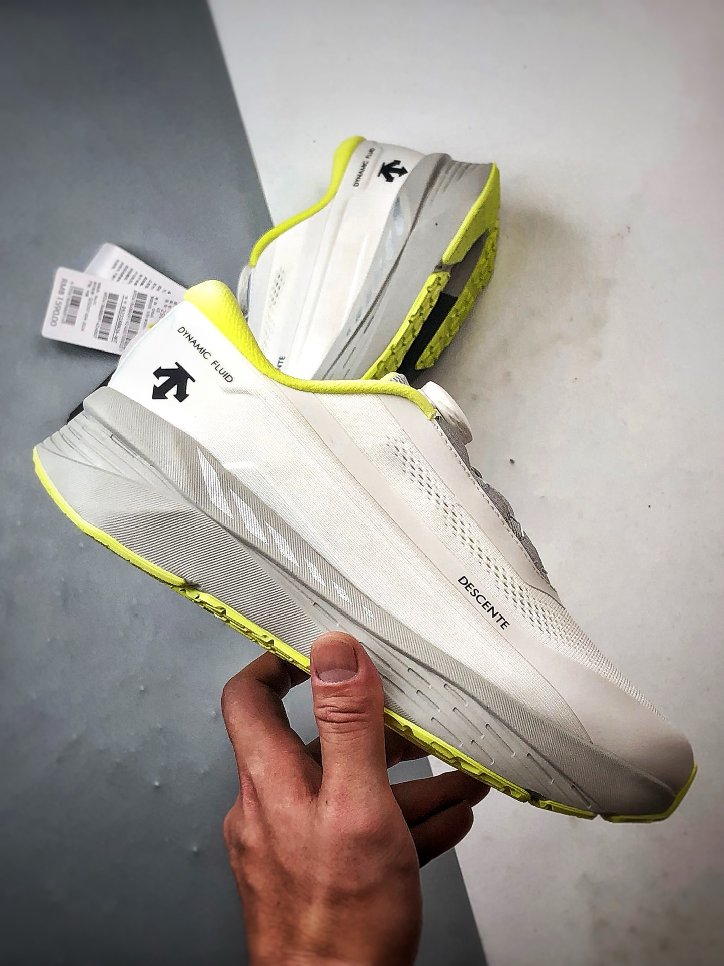 280 迪桑特Descente Enerzite 白灰黄 时尚休闲简约透气运动跑步鞋