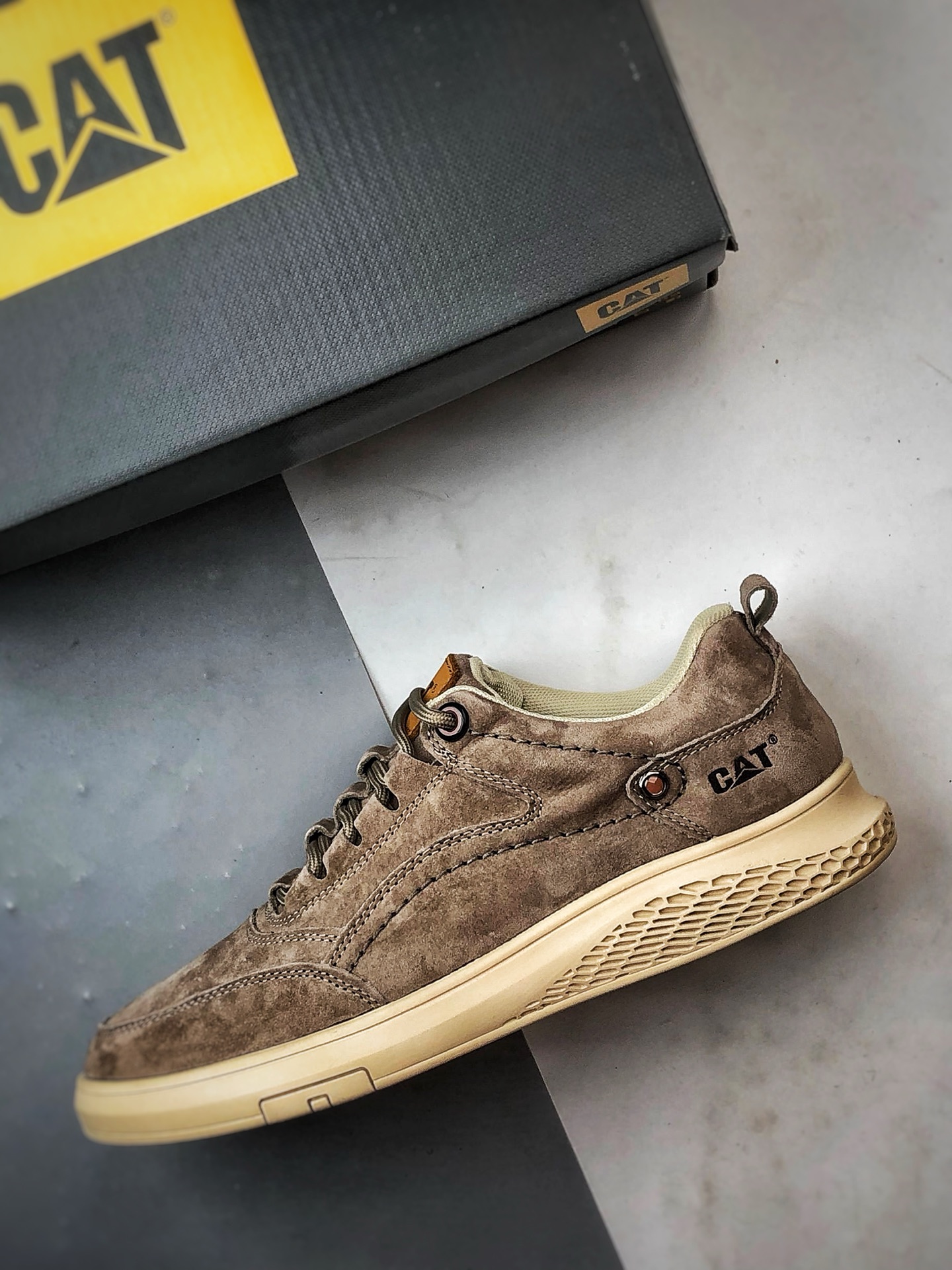 240 CAT/卡特 硬汉推土机品牌 沙色 徒步旅行者百搭休闲旅游休闲鞋
