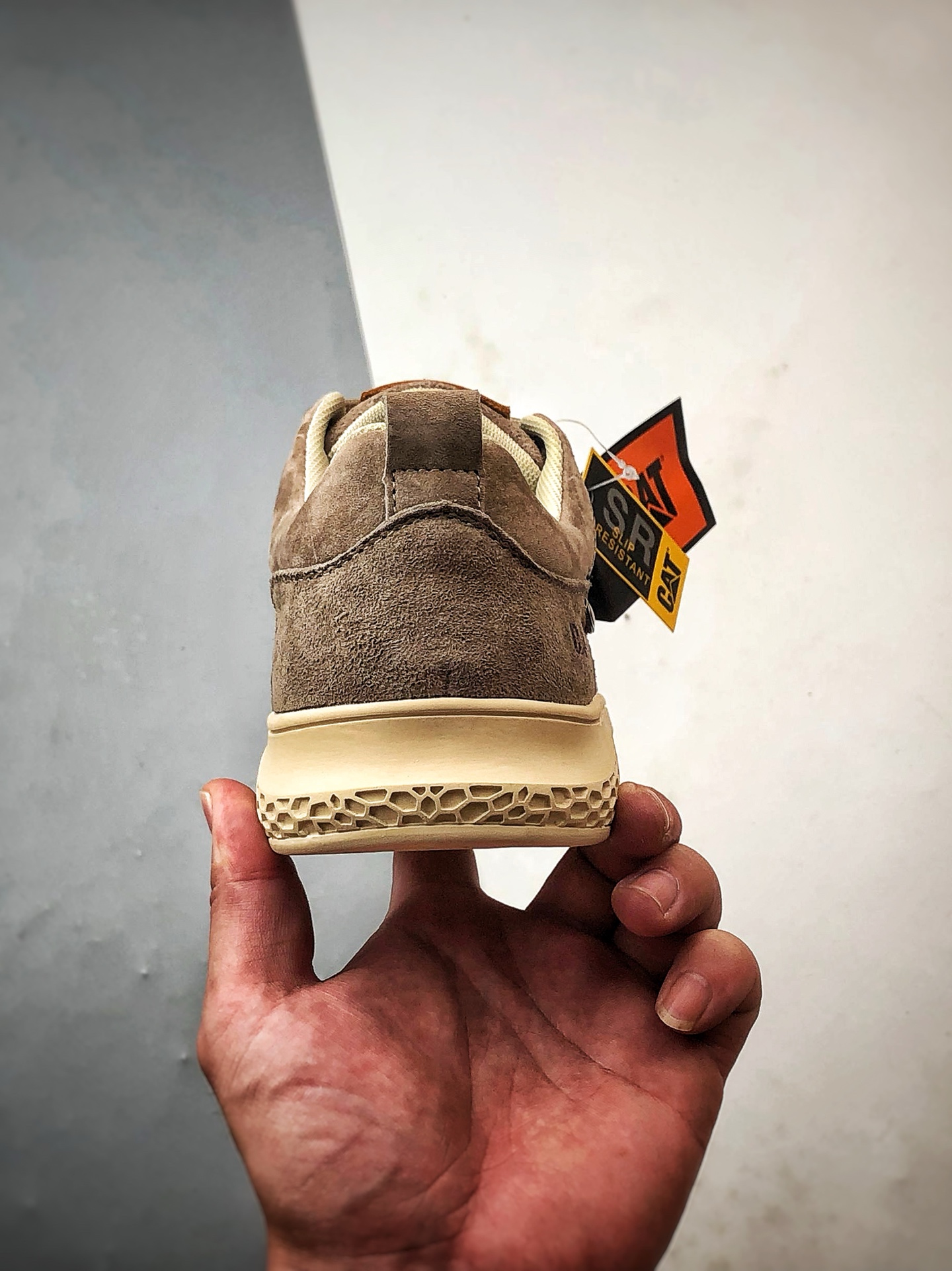 240 CAT/卡特 硬汉推土机品牌 沙色 徒步旅行者百搭休闲旅游休闲鞋