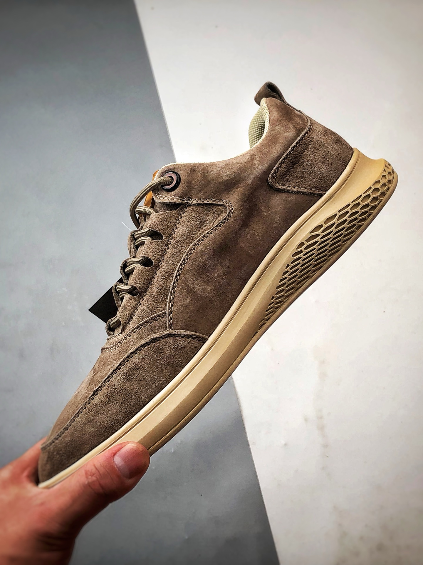 240 CAT/卡特 硬汉推土机品牌 沙色 徒步旅行者百搭休闲旅游休闲鞋