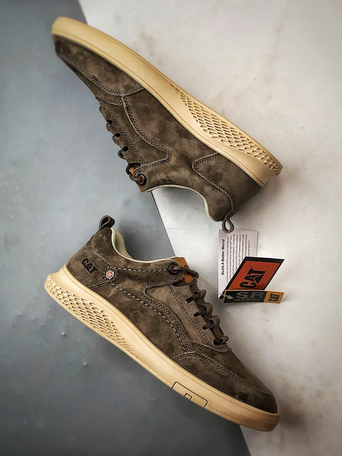 240 CAT/卡特 硬汉推土机品牌 浅咖色 徒步旅行者百搭休闲旅游休闲鞋 P717911