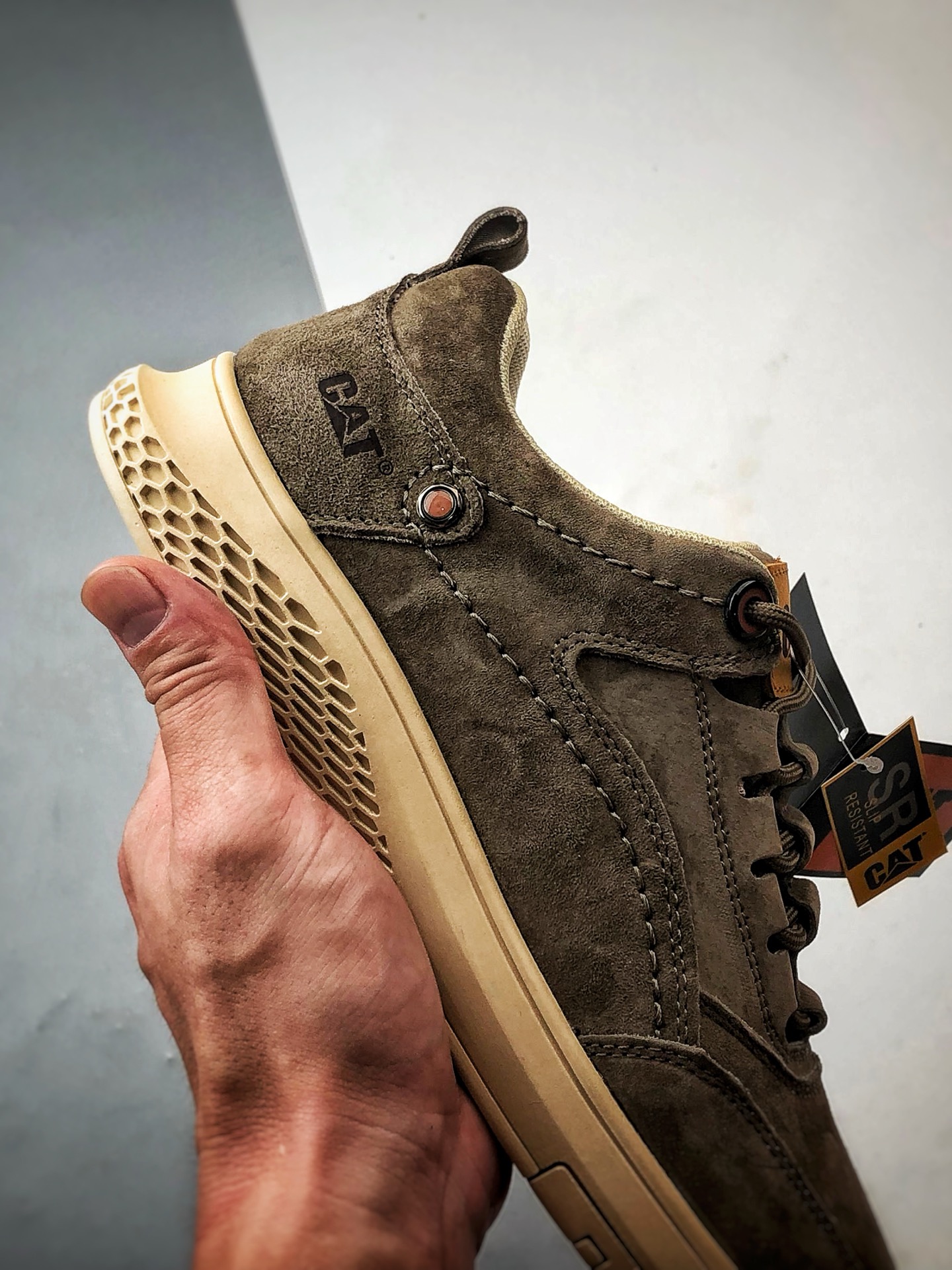 240 CAT/卡特 硬汉推土机品牌 浅咖色 徒步旅行者百搭休闲旅游休闲鞋 P717911