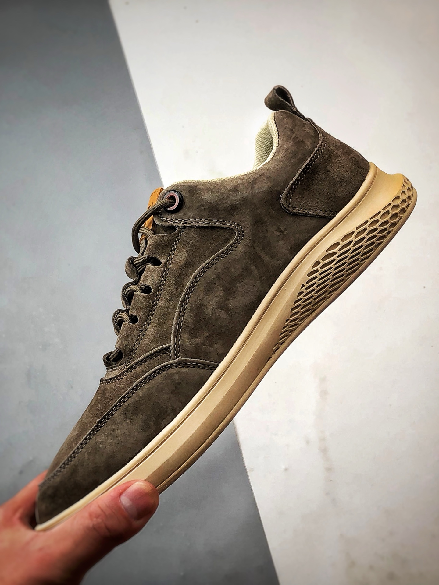 240 CAT/卡特 硬汉推土机品牌 浅咖色 徒步旅行者百搭休闲旅游休闲鞋 P717911