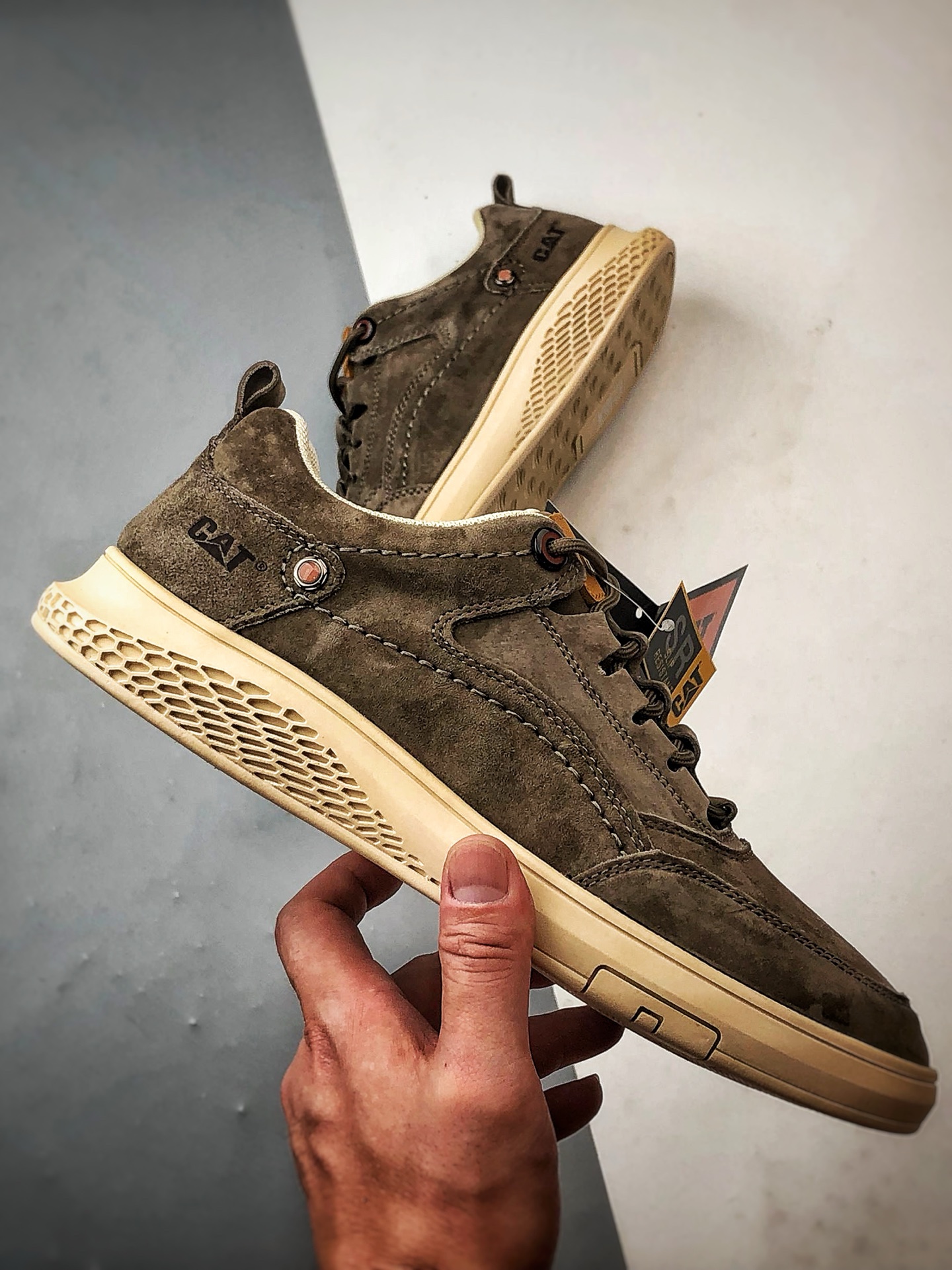 240 CAT/卡特 硬汉推土机品牌 浅咖色 徒步旅行者百搭休闲旅游休闲鞋 P717911