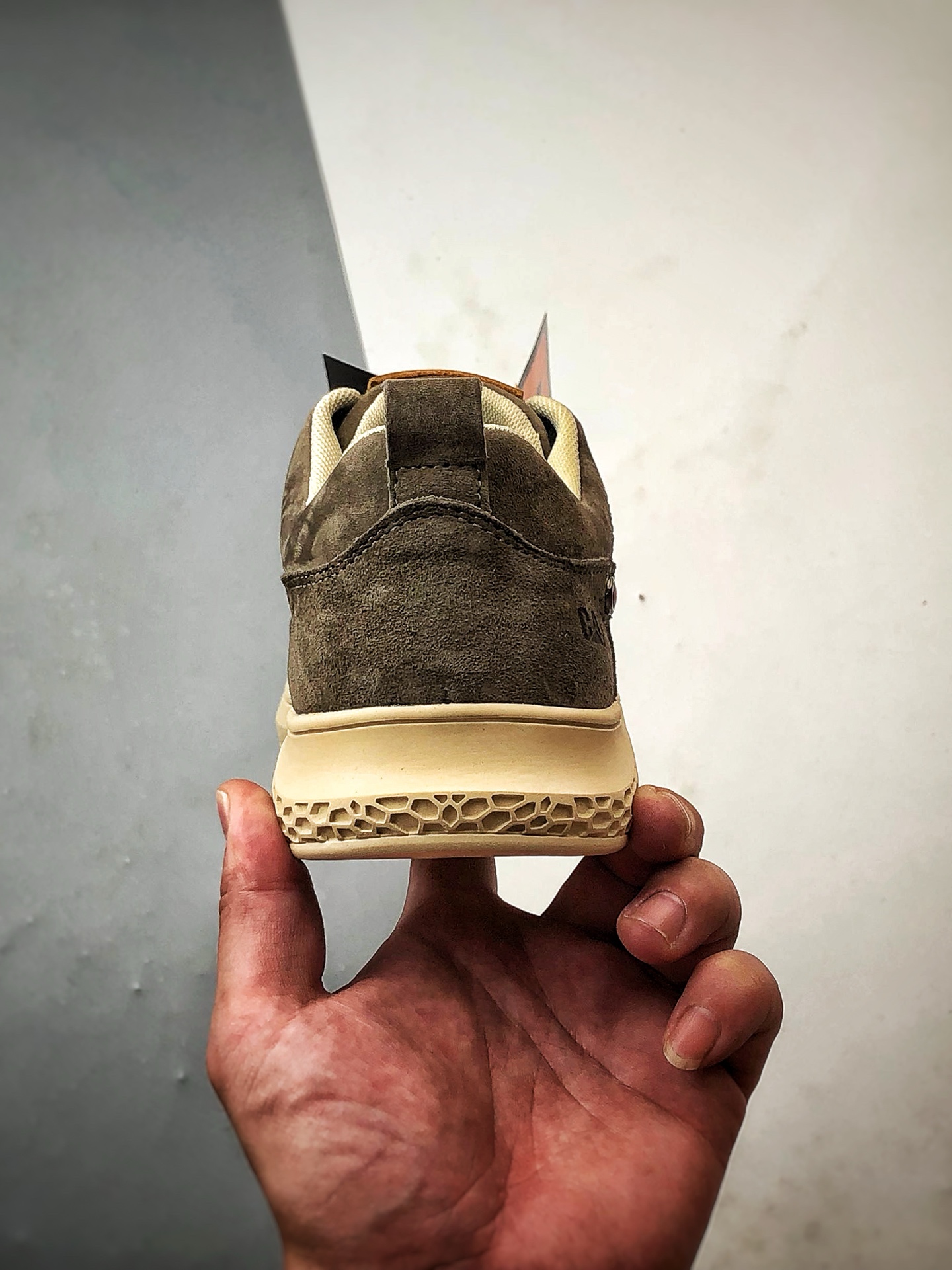 240 CAT/卡特 硬汉推土机品牌 浅咖色 徒步旅行者百搭休闲旅游休闲鞋 P717911