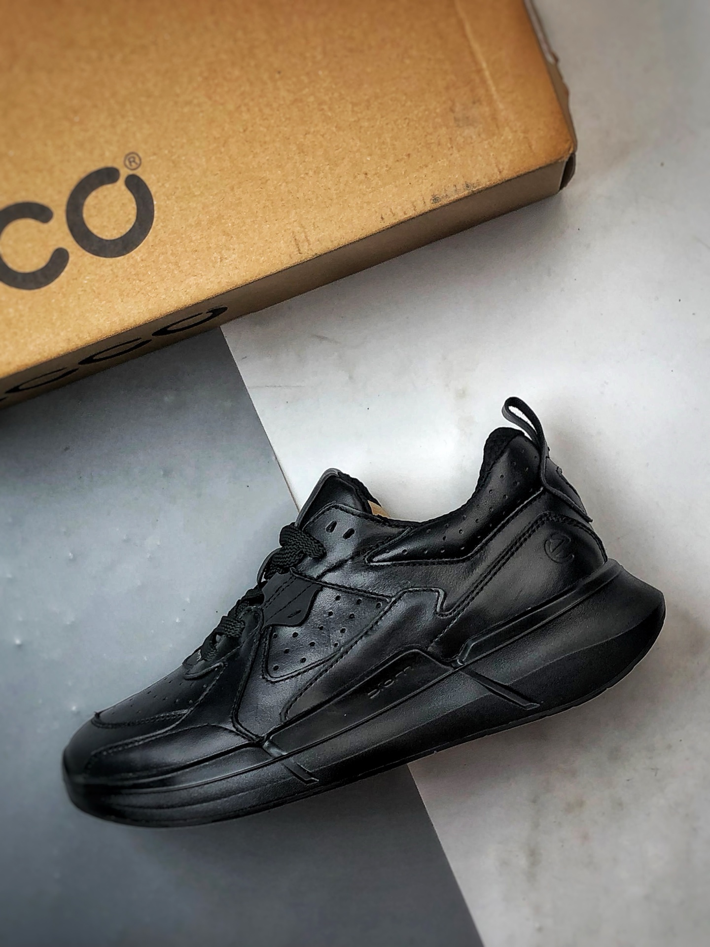 Ecco/爱步 Biom 2.2皮面系列 25新款 舒适百搭时尚运动健步鞋 8308448