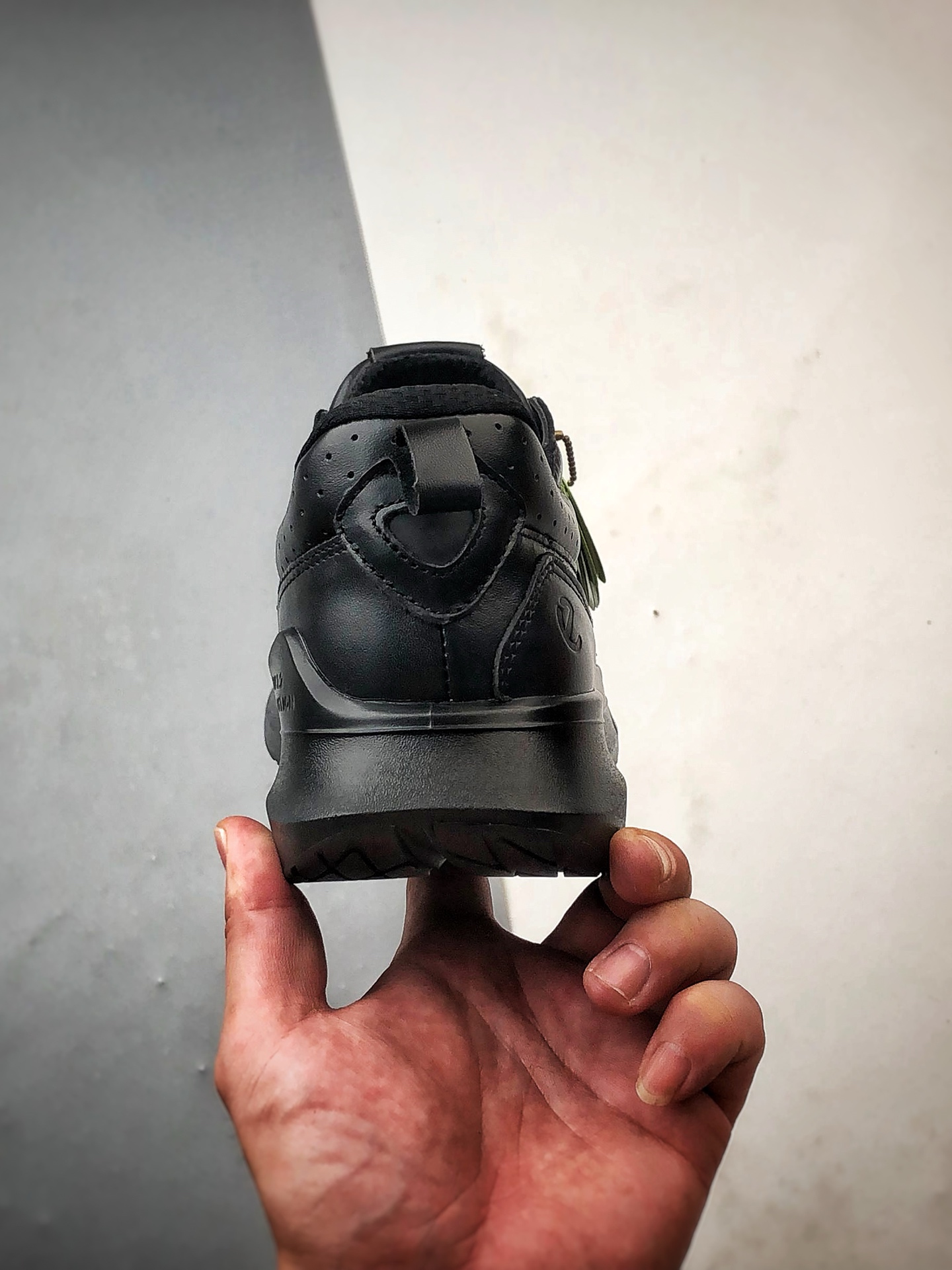 Ecco/爱步 Biom 2.2皮面系列 25新款 舒适百搭时尚运动健步鞋 8308448