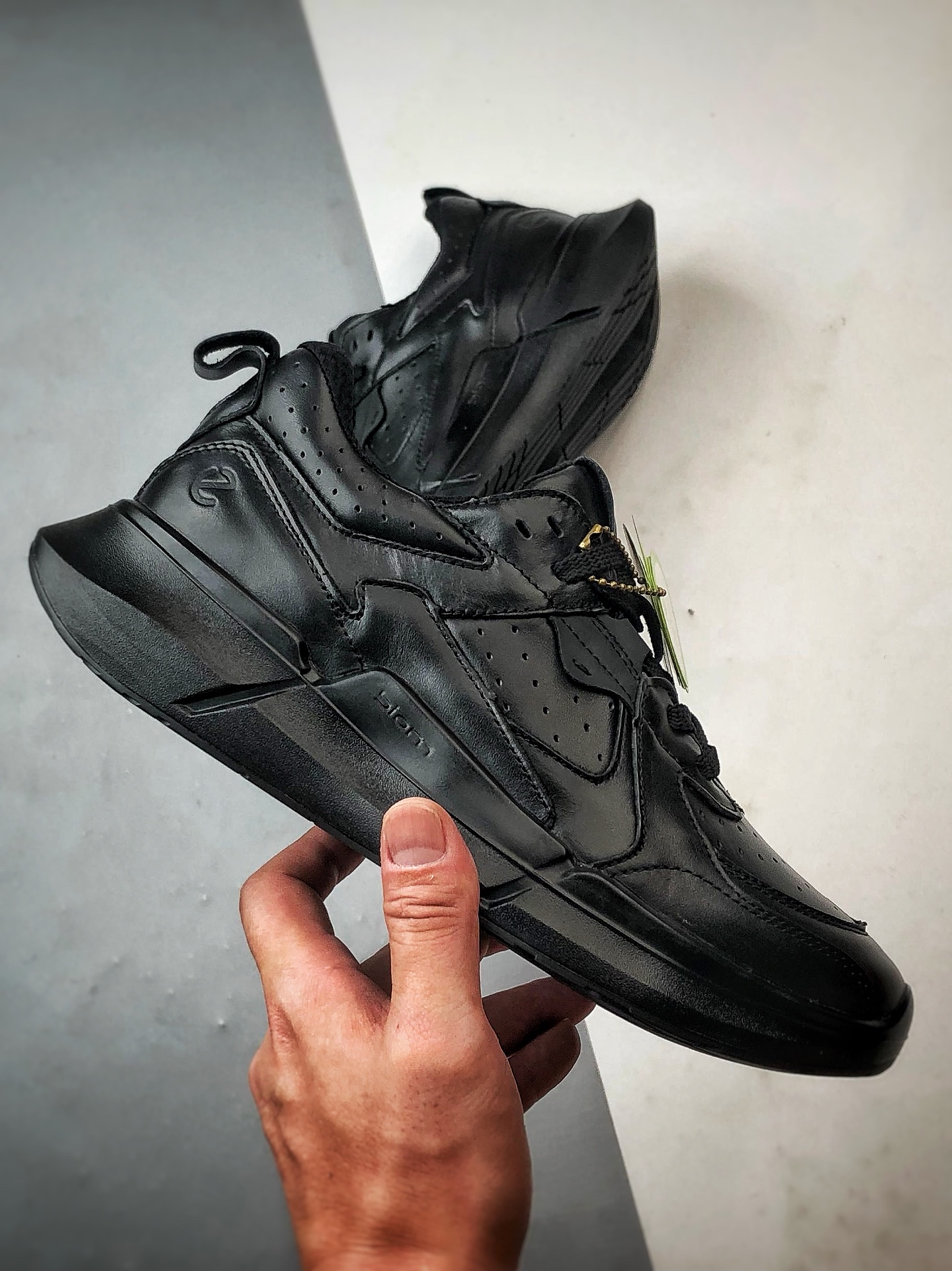 Ecco/爱步 Biom 2.2皮面系列 25新款 舒适百搭时尚运动健步鞋 8308448