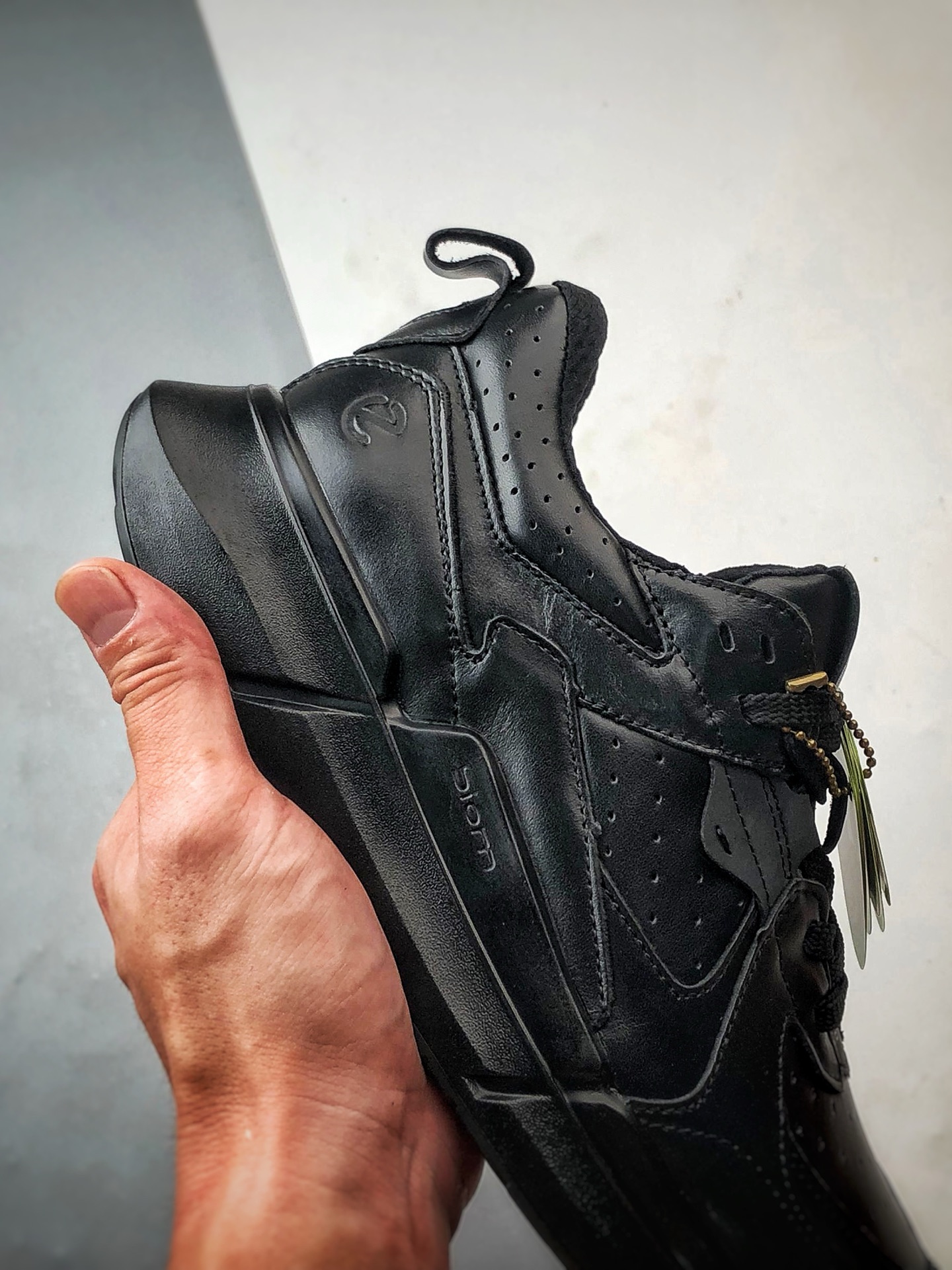 Ecco/爱步 Biom 2.2皮面系列 25新款 舒适百搭时尚运动健步鞋 8308448