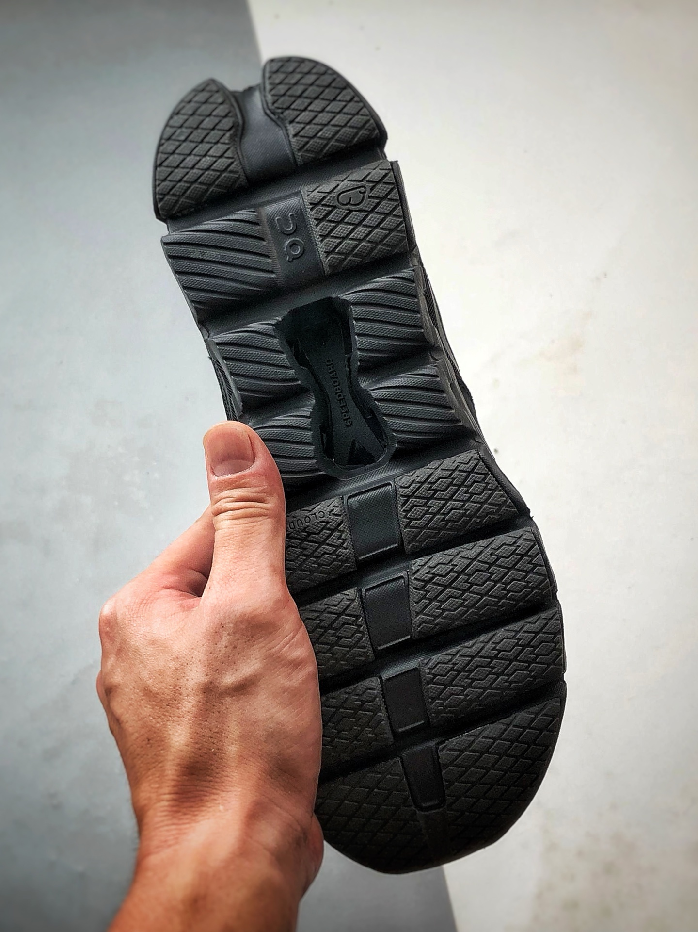 FKA Twigs x On昂跑 Cloud X 黑色 联名款舒适轻盈多功能综合低帮跑步鞋-Top High Quatity Cheap Sneakers Fashion Clothing Clothes Bags handbags Shoes of all Brand wholesale With The best Quality And Beautiful Price from China Factory Chinese suppliers wholesaler seller FKA Twigs x On昂跑 Cloud X 黑色 联名款舒适轻盈多功能综合低帮跑步鞋