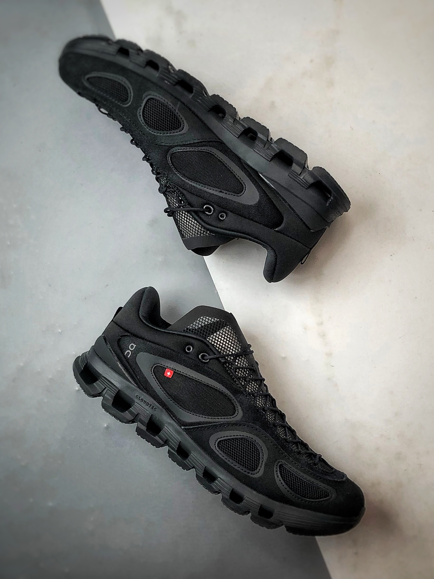 FKA Twigs x On昂跑 Cloud X 黑色 联名款舒适轻盈多功能综合低帮跑步鞋-Top High Quatity Cheap Sneakers Fashion Clothing Clothes Bags handbags Shoes of all Brand wholesale With The best Quality And Beautiful Price from China Factory Chinese suppliers wholesaler seller FKA Twigs x On昂跑 Cloud X 黑色 联名款舒适轻盈多功能综合低帮跑步鞋