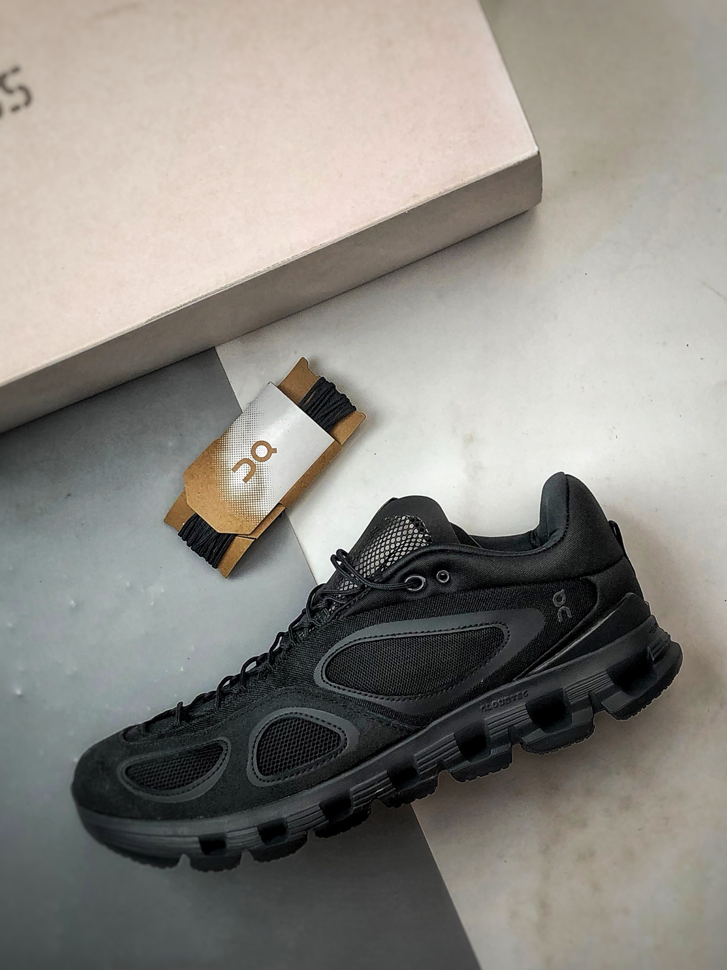 FKA Twigs x On昂跑 Cloud X 黑色 联名款舒适轻盈多功能综合低帮跑步鞋-Top High Quatity Cheap Sneakers Fashion Clothing Clothes Bags handbags Shoes of all Brand wholesale With The best Quality And Beautiful Price from China Factory Chinese suppliers wholesaler seller FKA Twigs x On昂跑 Cloud X 黑色 联名款舒适轻盈多功能综合低帮跑步鞋