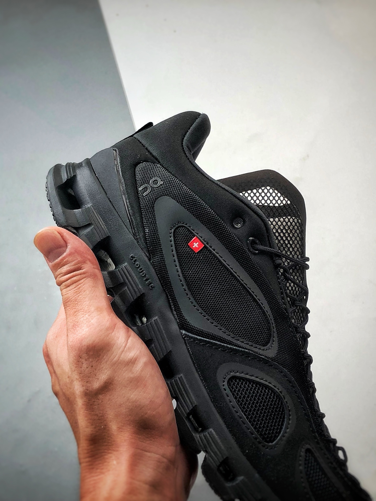 FKA Twigs x On昂跑 Cloud X 黑色 联名款舒适轻盈多功能综合低帮跑步鞋-Top High Quatity Cheap Sneakers Fashion Clothing Clothes Bags handbags Shoes of all Brand wholesale With The best Quality And Beautiful Price from China Factory Chinese suppliers wholesaler seller FKA Twigs x On昂跑 Cloud X 黑色 联名款舒适轻盈多功能综合低帮跑步鞋