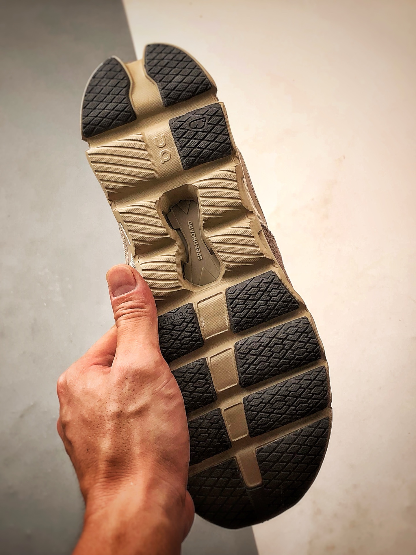 220 FKA Twigs x On昂跑 Cloud X 米棕 联名款舒适轻盈多功能综合低帮跑步鞋