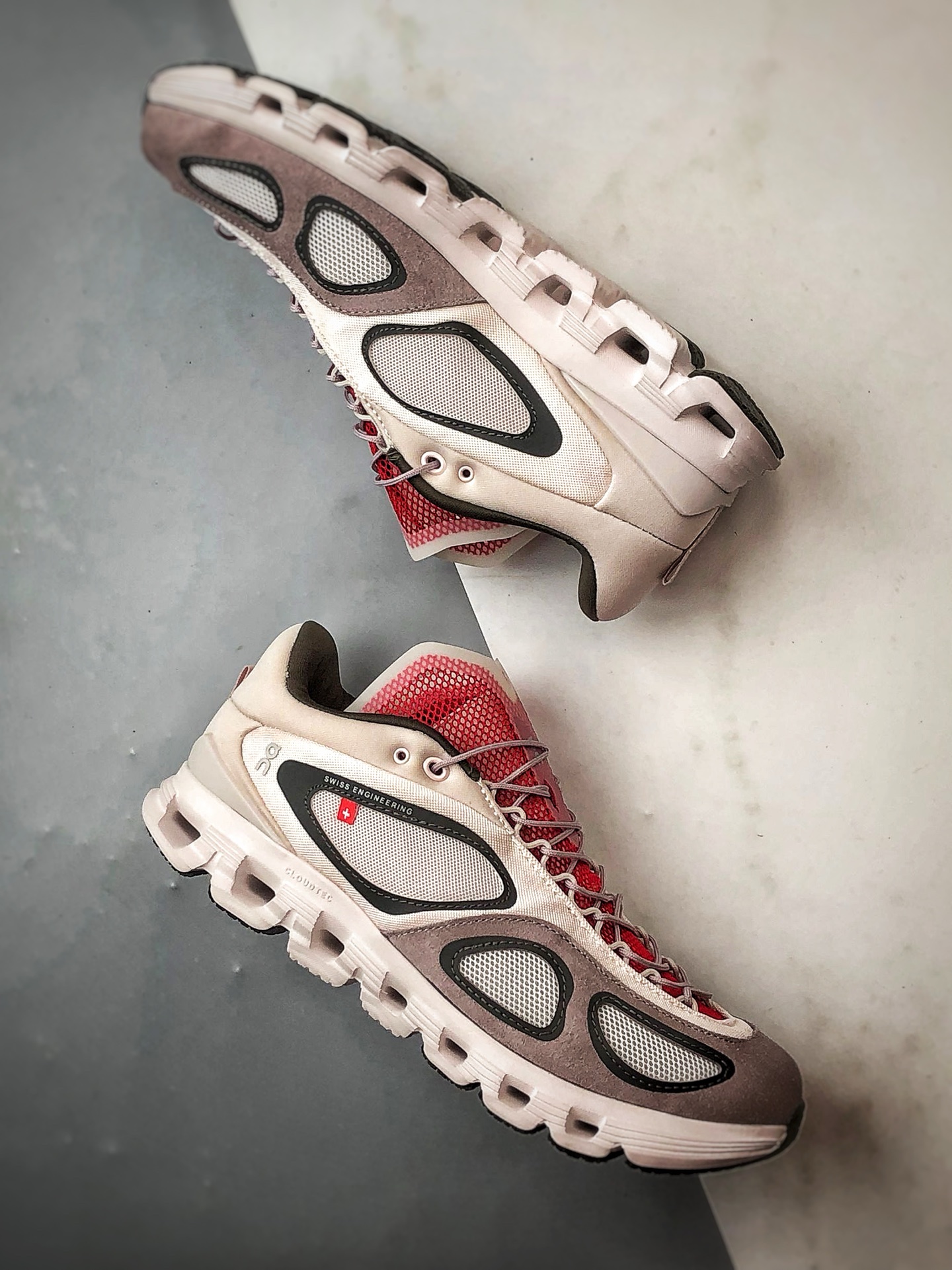 220 FKA Twigs x On昂跑 Cloud X 灰粉 联名款舒适轻盈多功能综合低帮跑步鞋