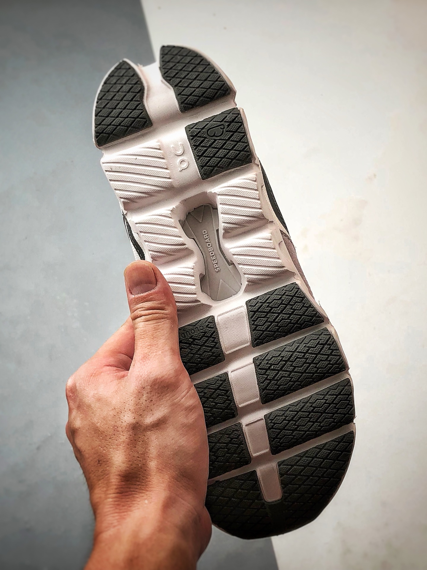 220 FKA Twigs x On昂跑 Cloud X 灰粉 联名款舒适轻盈多功能综合低帮跑步鞋