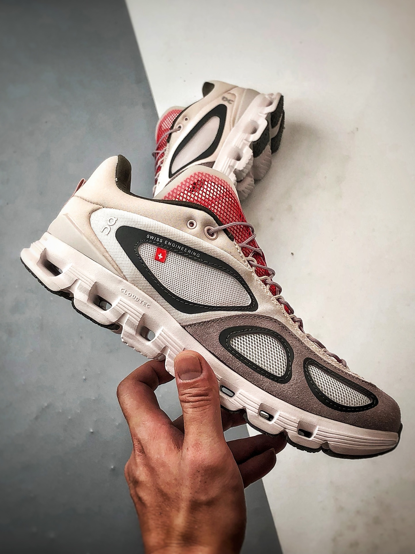 220 FKA Twigs x On昂跑 Cloud X 灰粉 联名款舒适轻盈多功能综合低帮跑步鞋