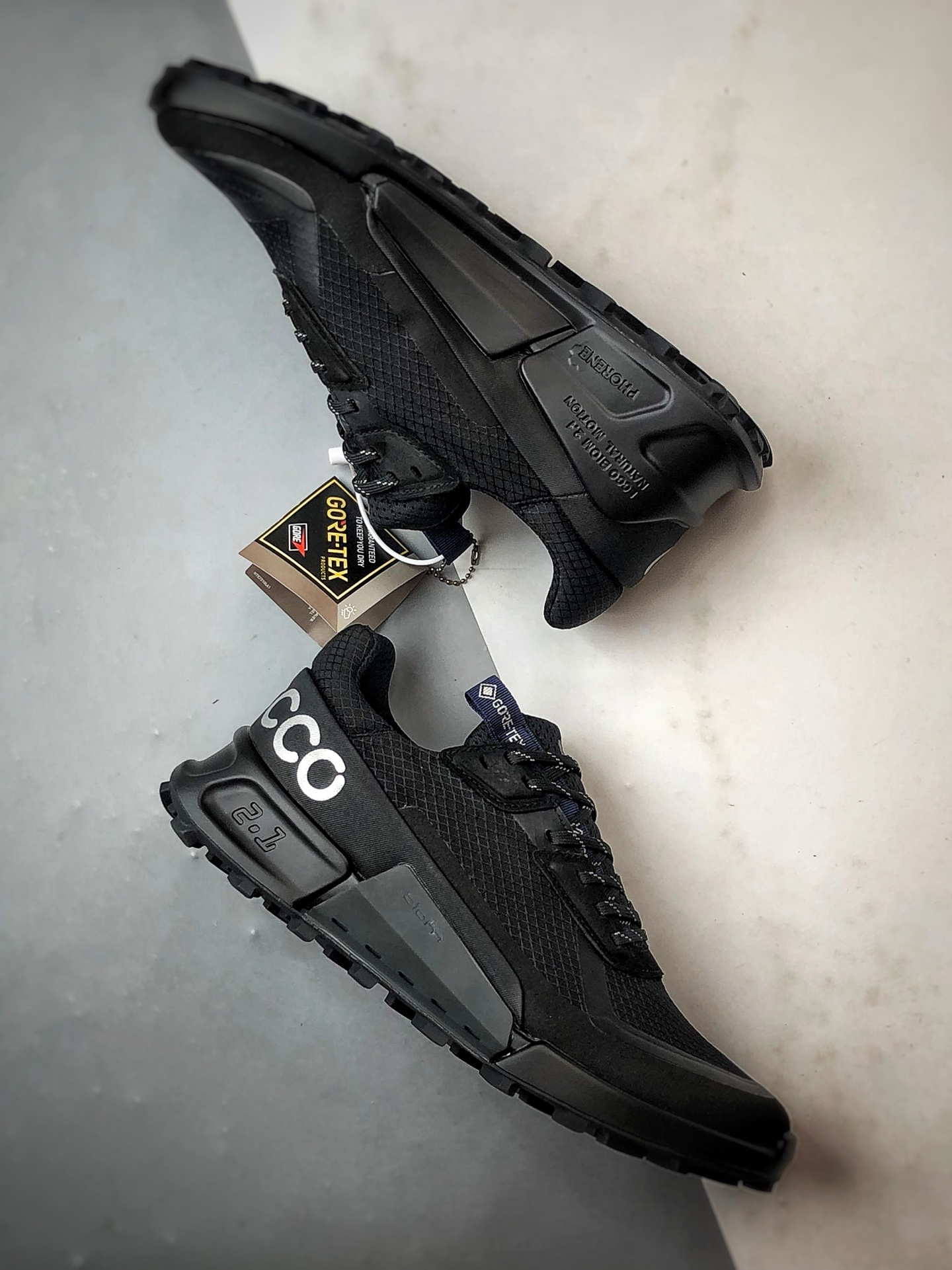 300 Ecco/爱步 BIOM 2.1系列 越野防水透气休闲运动健步鞋 8228345