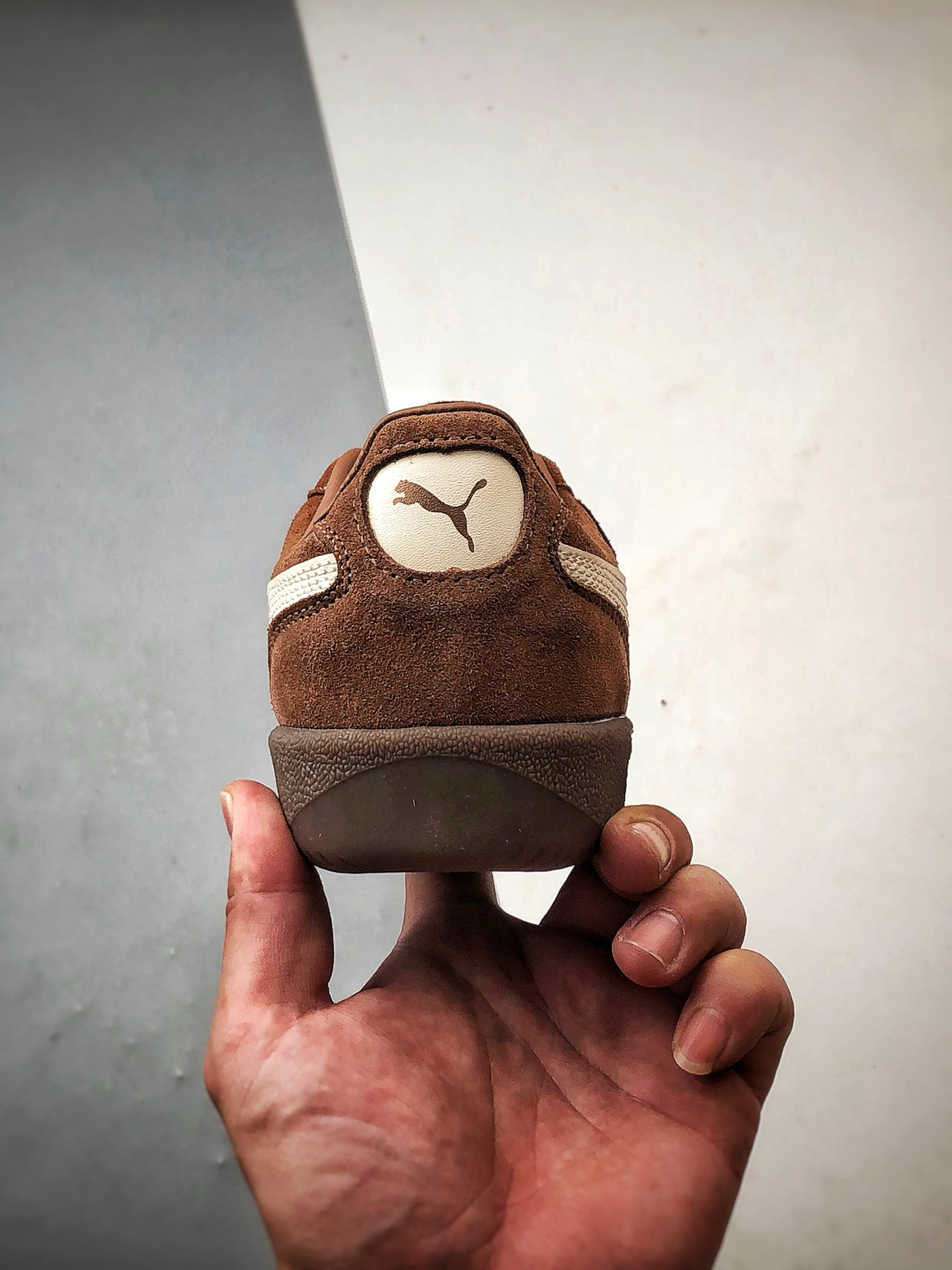 150 Puma Palermo 棕色 舒适百搭低帮德训板鞋 孔眼底座和脚趾凸起由绒面革材料制成 396463-56