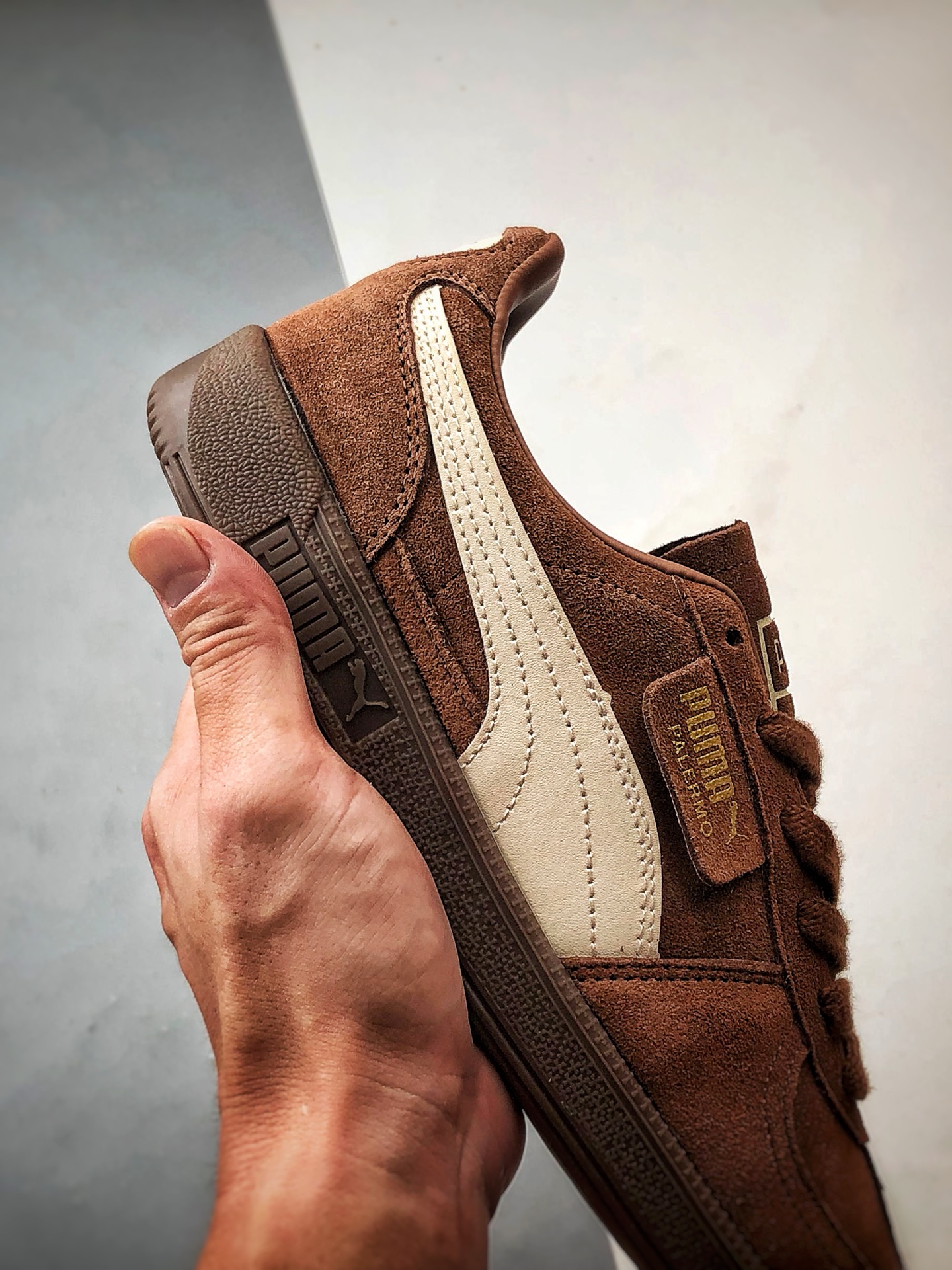 150 Puma Palermo 棕色 舒适百搭低帮德训板鞋 孔眼底座和脚趾凸起由绒面革材料制成 396463-56