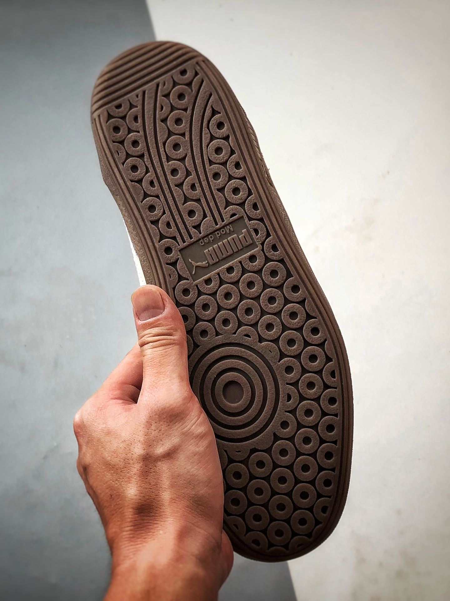 150 Puma Palermo 棕色 舒适百搭低帮德训板鞋 孔眼底座和脚趾凸起由绒面革材料制成 396463-56