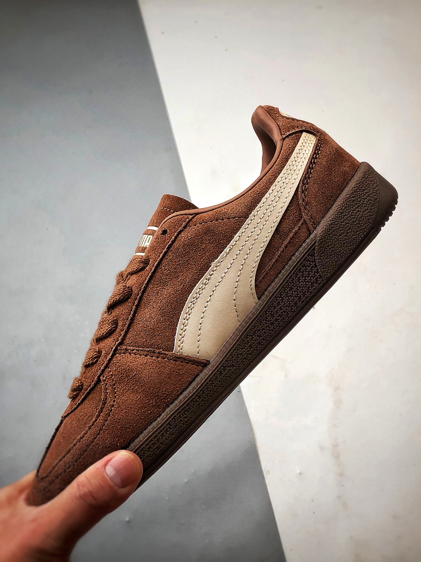 150 Puma Palermo 棕色 舒适百搭低帮德训板鞋 孔眼底座和脚趾凸起由绒面革材料制成 396463-56