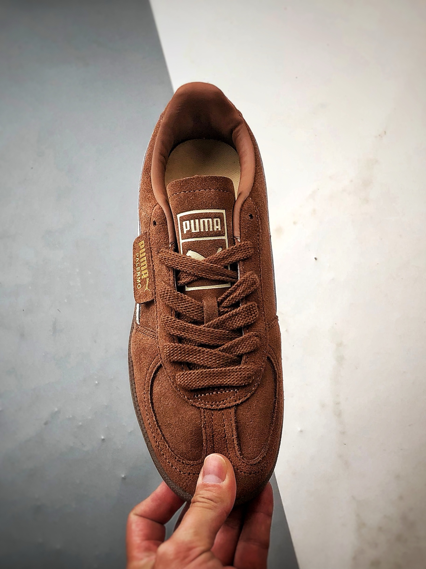 150 Puma Palermo 棕色 舒适百搭低帮德训板鞋 孔眼底座和脚趾凸起由绒面革材料制成 396463-56