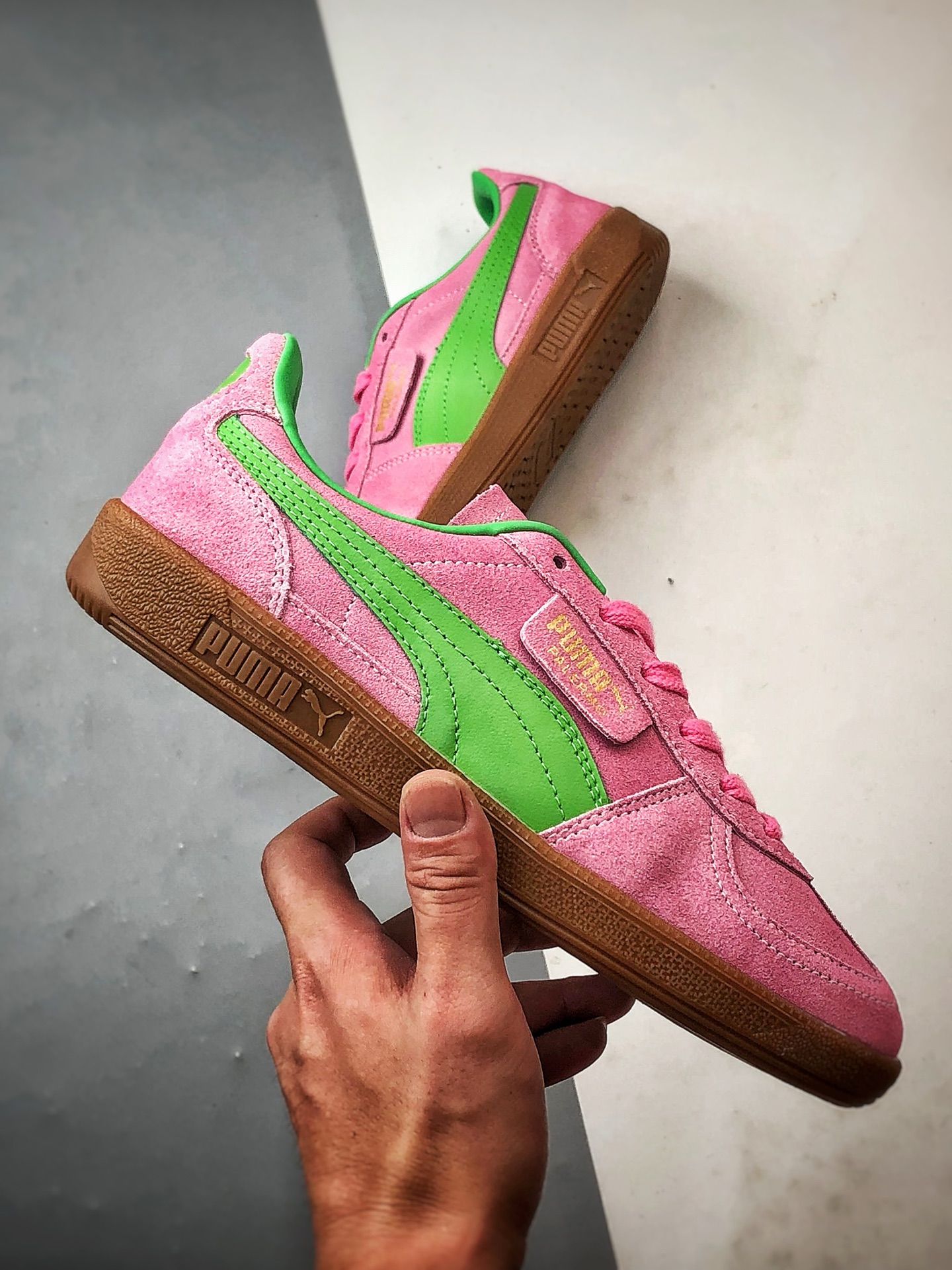 150 Puma Palermo 粉绿 舒适百搭低帮德训板鞋 孔眼底座和脚趾凸起由绒面革材料制成 397760-01