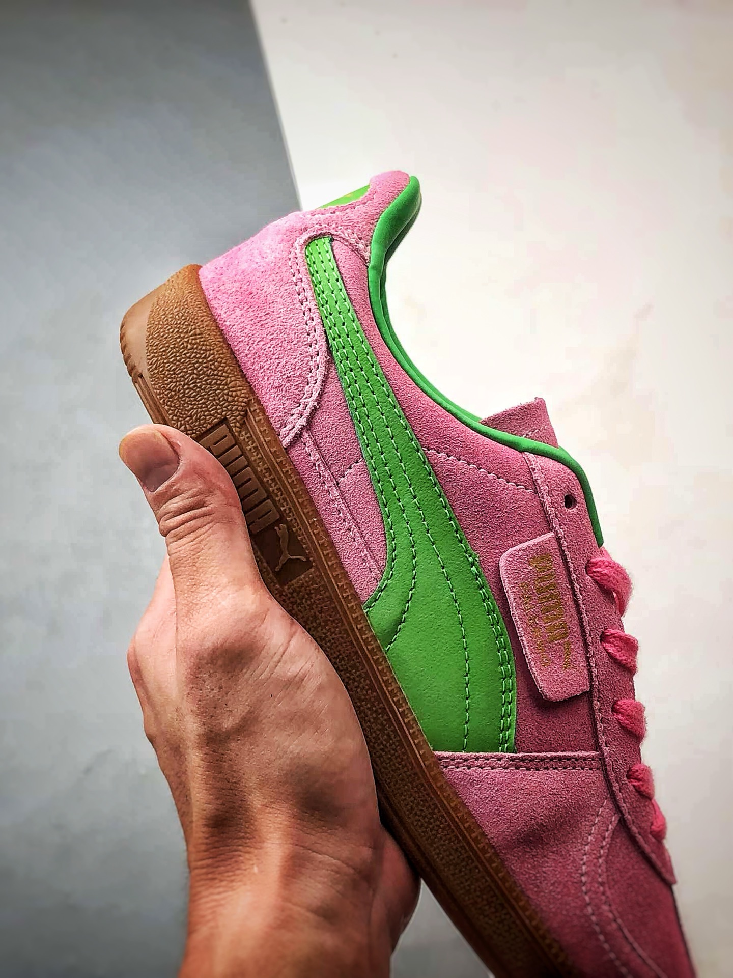 150 Puma Palermo 粉绿 舒适百搭低帮德训板鞋 孔眼底座和脚趾凸起由绒面革材料制成 397760-01