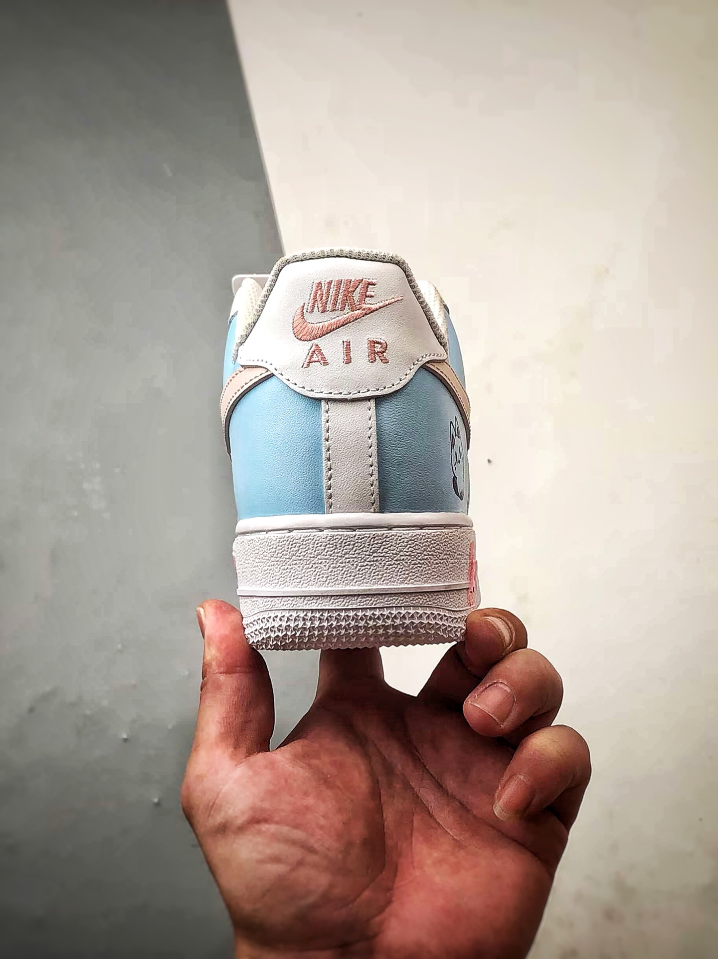 280 定制球鞋 Air Force 1 Low 粉蓝萌喵手绘涂鸦 经典休闲运动板鞋 ZH0316-107-Chinese UA Cheap High Quatity Brand Clothes Bags handbags Sneakers wholesale wholesaler seller from China Factory suppliers Fashion Clothing Shoes best Quality Beautiful Price 280 定制球鞋 Air Force 1 Low 粉蓝萌喵手绘涂鸦 经典休闲运动板鞋 ZH0316-107