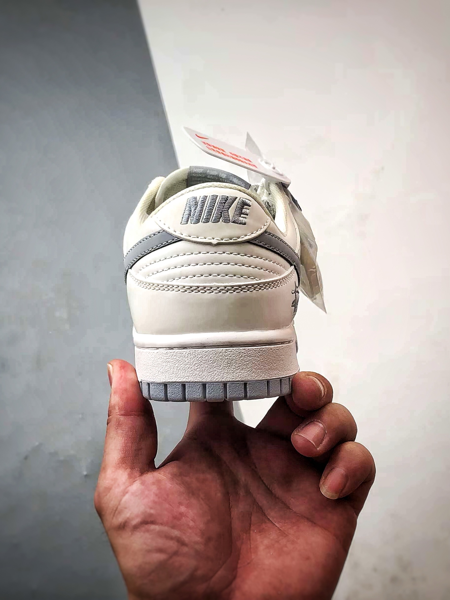 290 NK Dunk Low Retro ”DIY高端定制” 斯图西印字白灰 低帮休闲运动板鞋 CS1688-125-Chinese UA Cheap High Quatity Brand Clothes Bags handbags Sneakers wholesale wholesaler seller from China Factory suppliers Fashion Clothing Shoes best Quality Beautiful Price 290 NK Dunk Low Retro ”DIY高端定制” 斯图西印字白灰 低帮休闲运动板鞋 CS1688-125