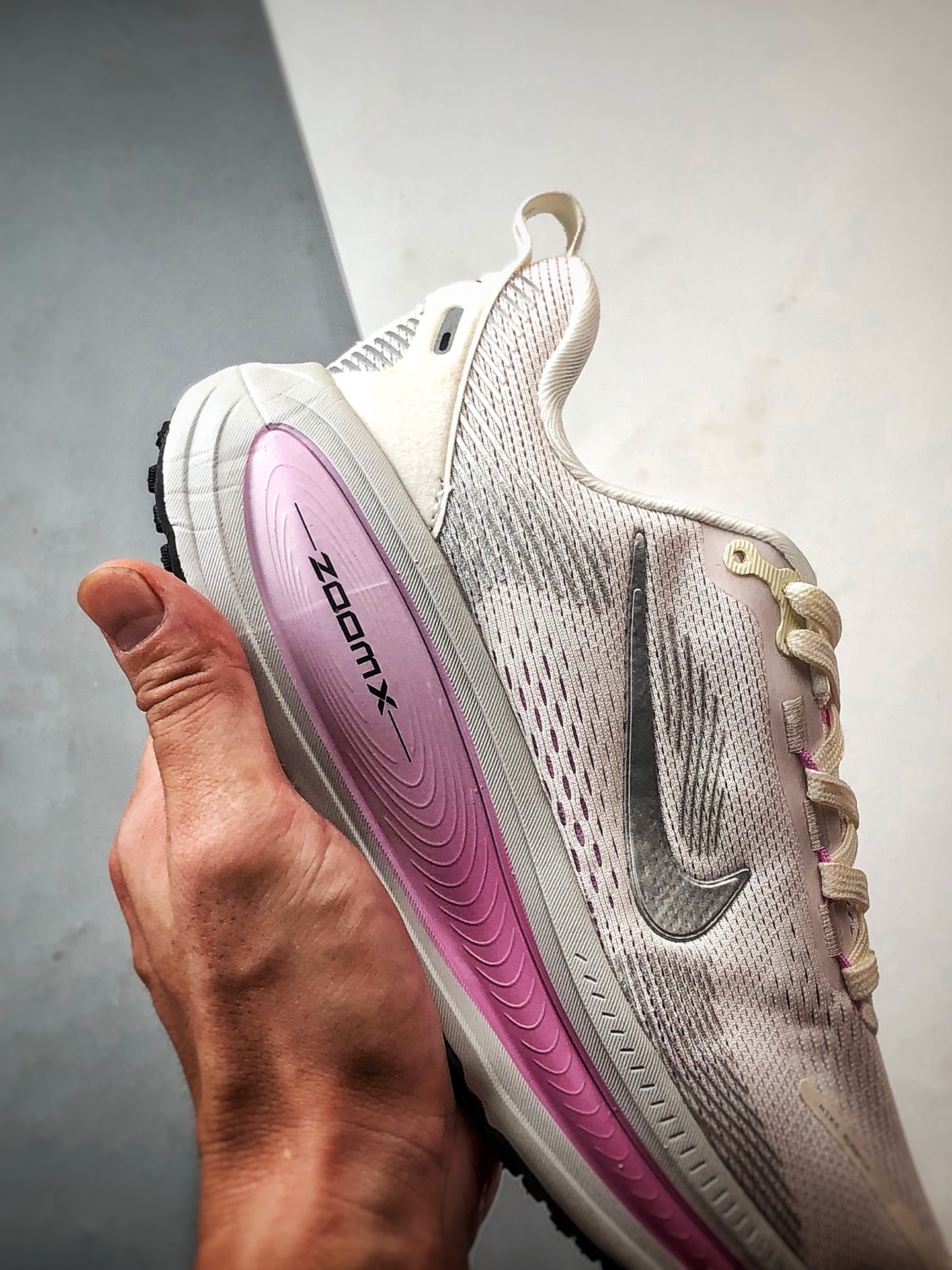 180 NK Air Zoom Vomero 18 白紫 迈柔18舒适百搭网面透气休闲跑步鞋 IM2503-133