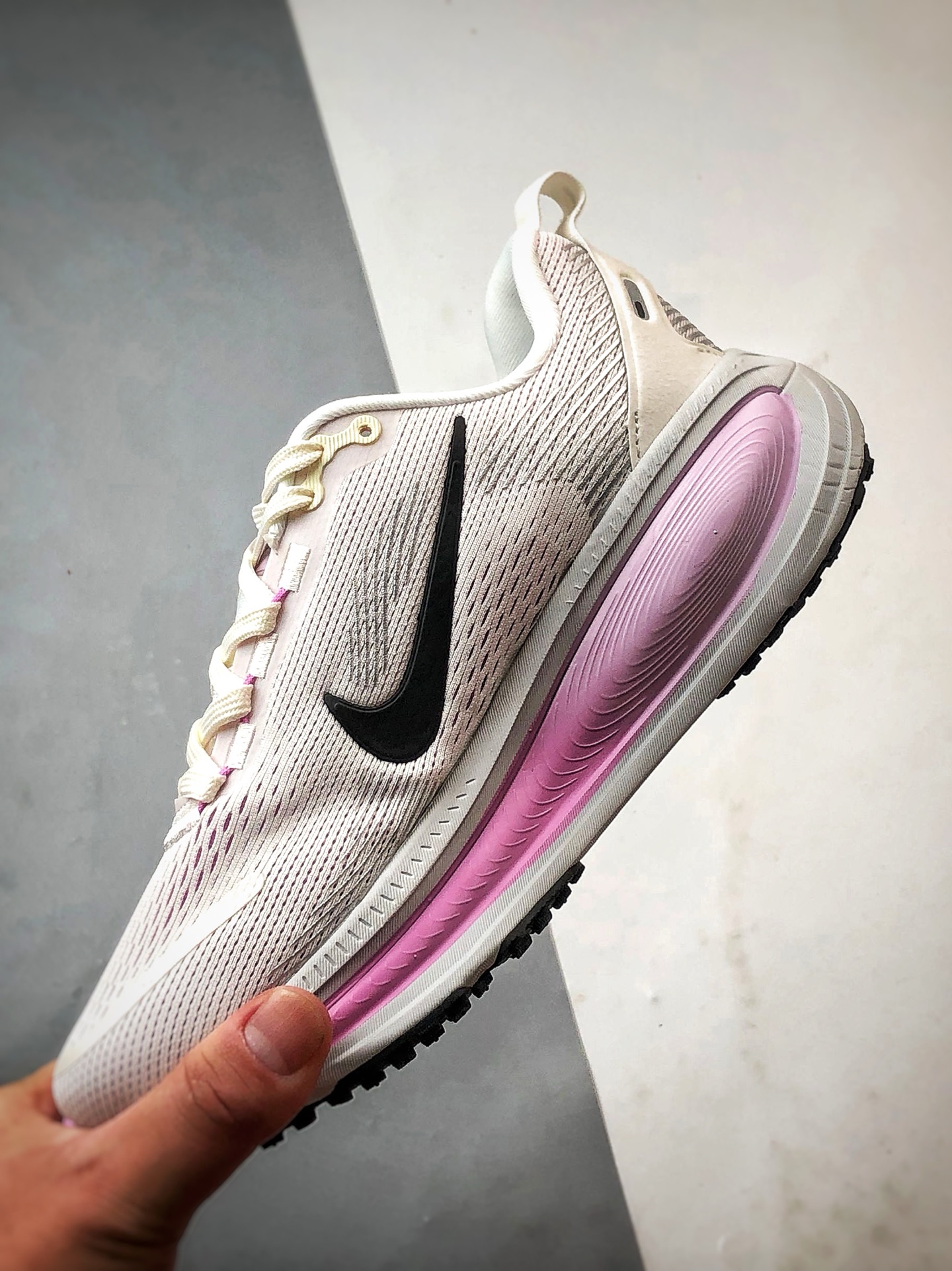 180 NK Air Zoom Vomero 18 白紫 迈柔18舒适百搭网面透气休闲跑步鞋 IM2503-133