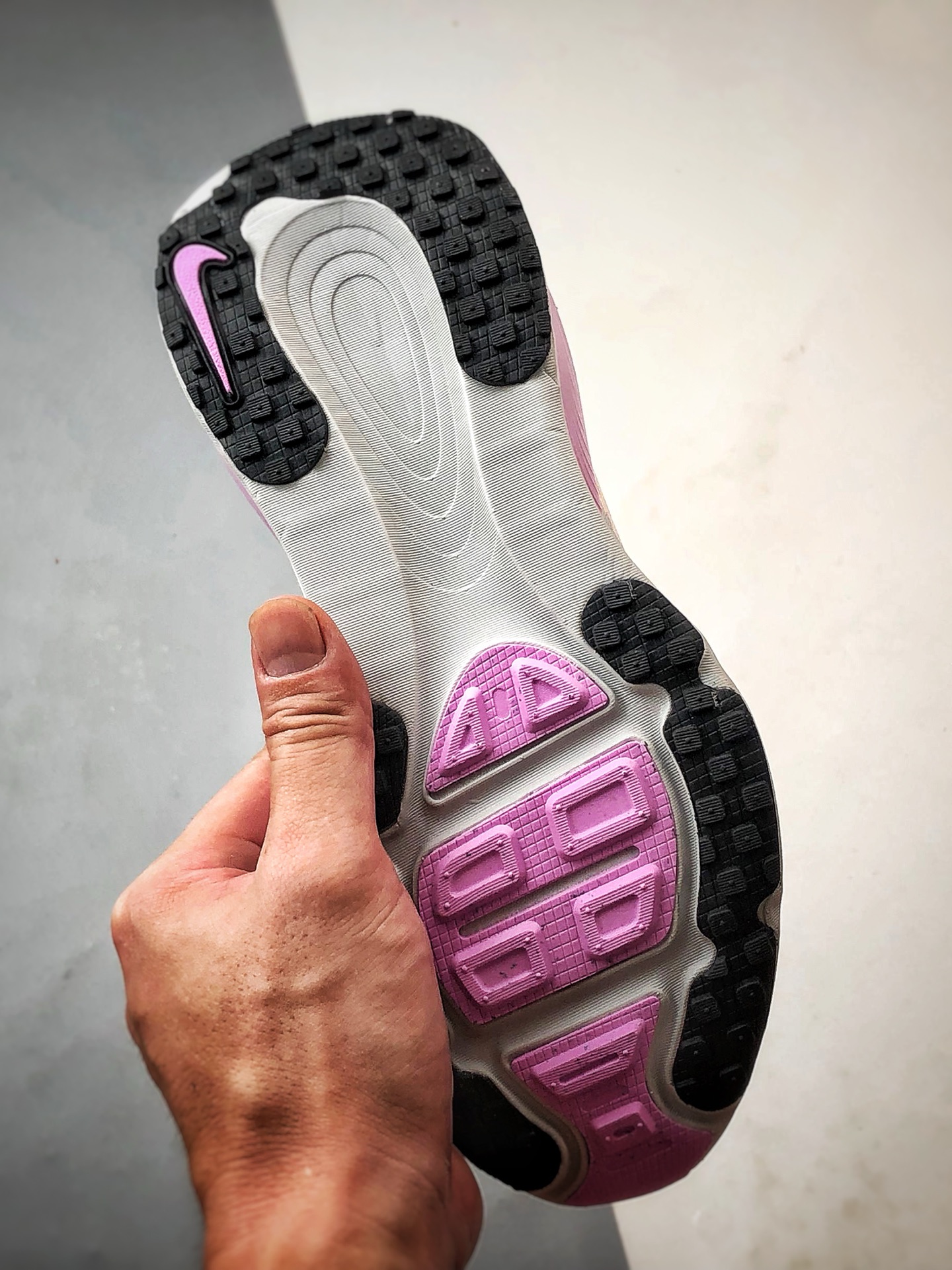 180 NK Air Zoom Vomero 18 白紫 迈柔18舒适百搭网面透气休闲跑步鞋 IM2503-133