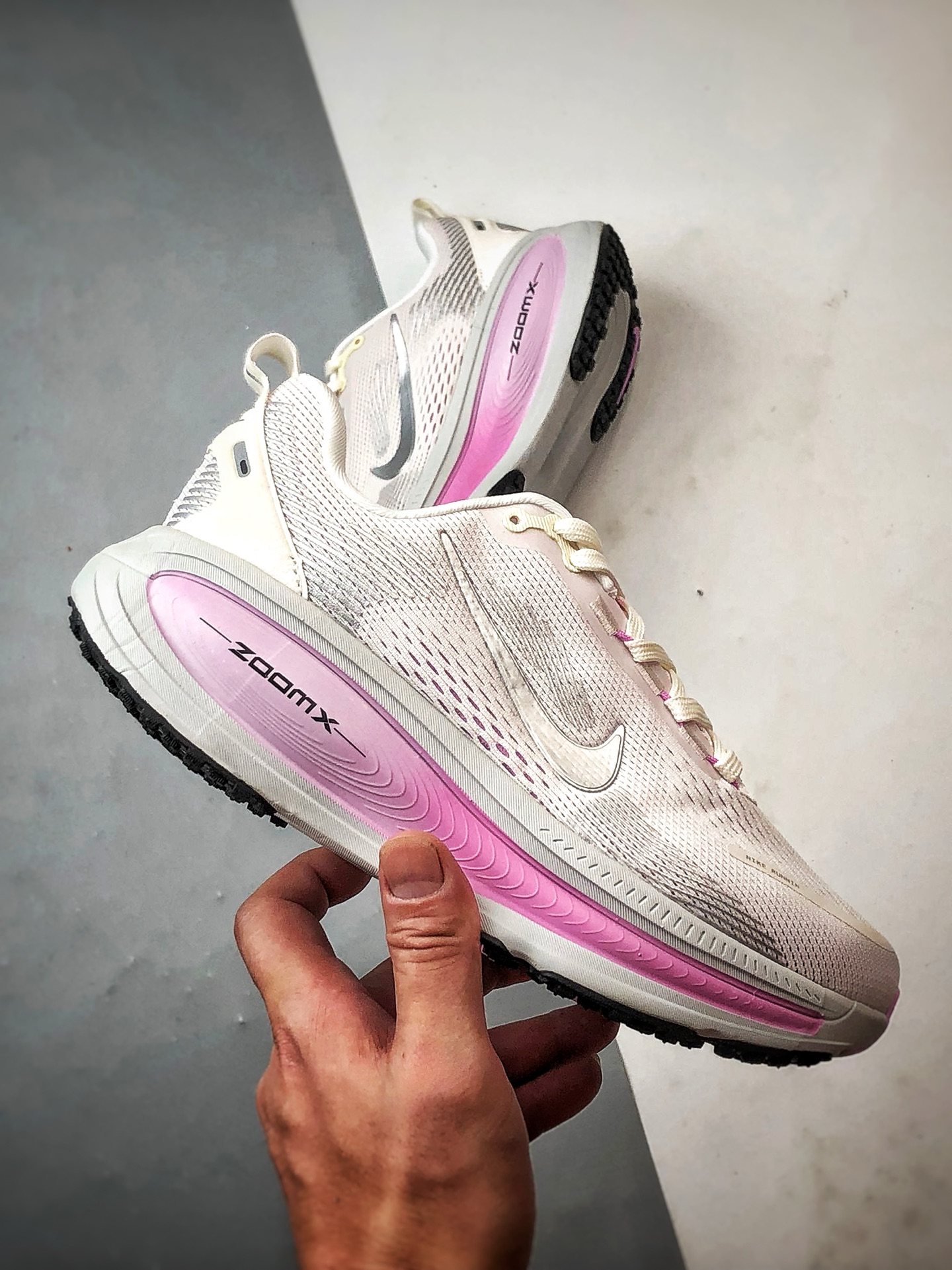 180 NK Air Zoom Vomero 18 白紫 迈柔18舒适百搭网面透气休闲跑步鞋 IM2503-133