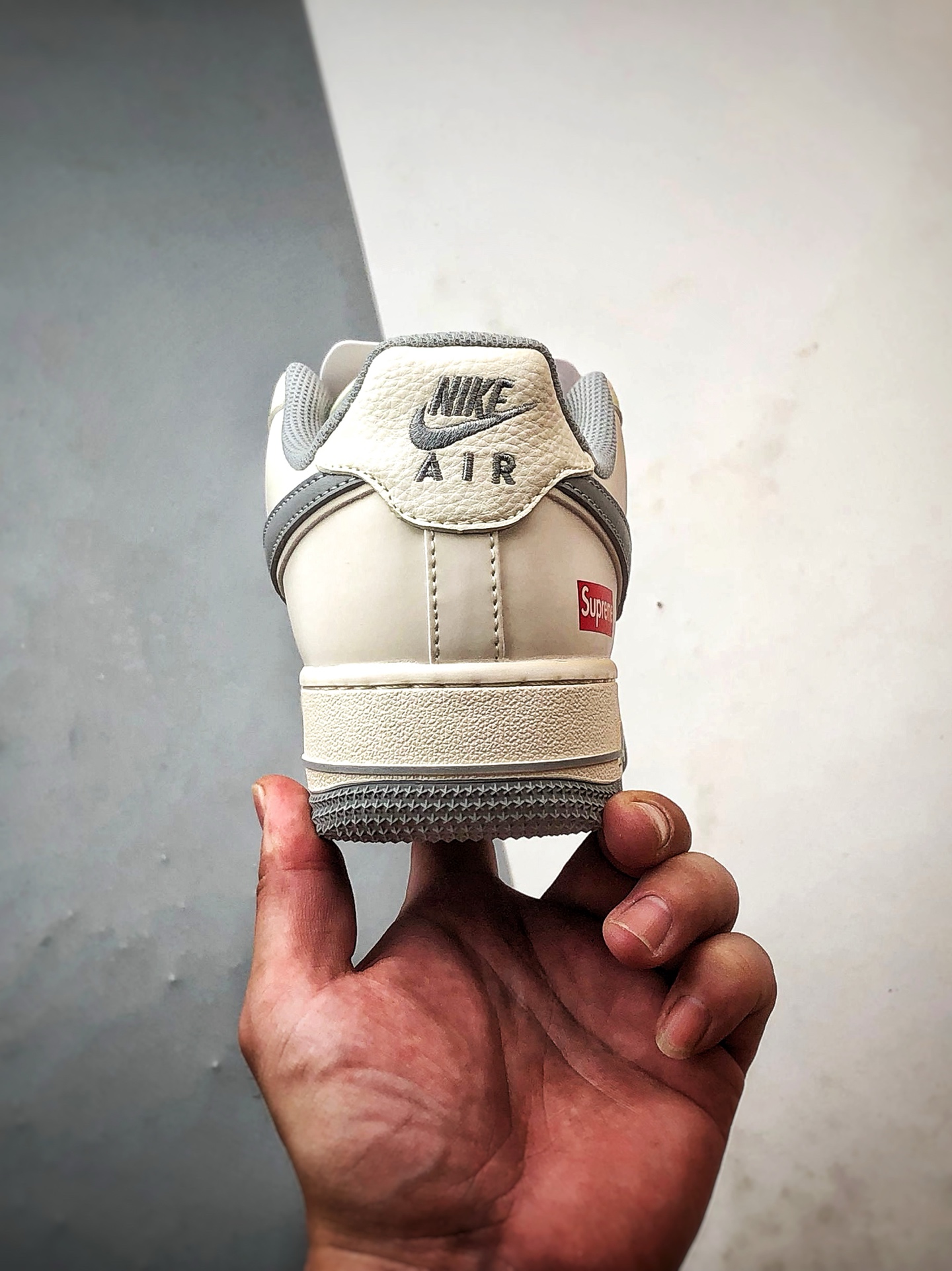 Sup x Air Force 1 Low 米白灰钩 JP8048-012-Top High Quatity Cheap Sneakers Fashion Clothing Clothes Bags handbags Shoes of all Brand wholesale With The best Quality And Beautiful Price from China Factory Chinese suppliers wholesaler seller Sup x Air Force 1 Low 米白灰钩 JP8048-012