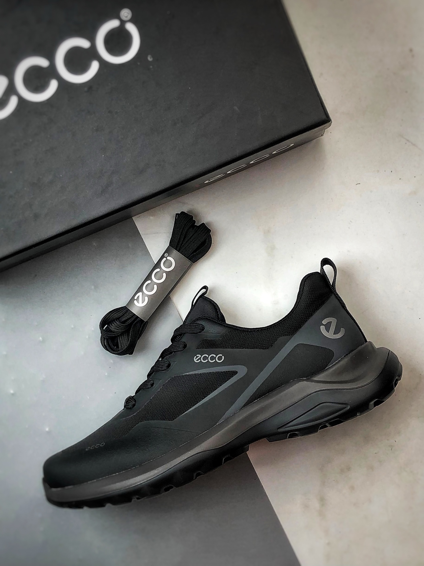 300 Ecco/爱步 驱动系列 户外防水透气复古时尚拼接徒步跑鞋 8825940