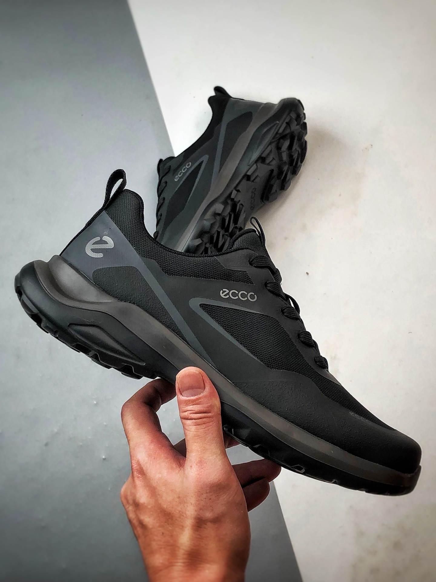 300 Ecco/爱步 驱动系列 户外防水透气复古时尚拼接徒步跑鞋 8825940