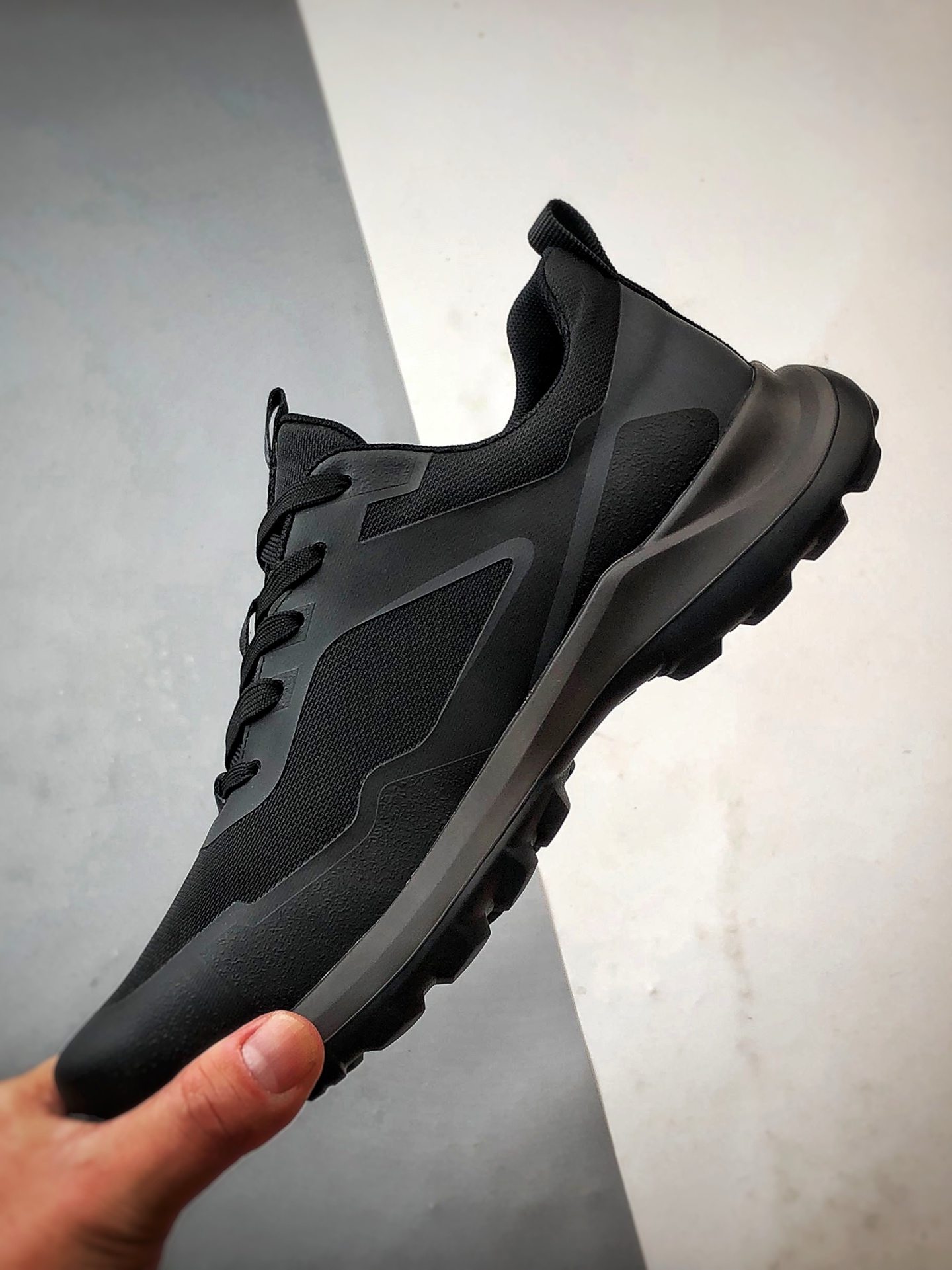 300 Ecco/爱步 驱动系列 户外防水透气复古时尚拼接徒步跑鞋 8825940