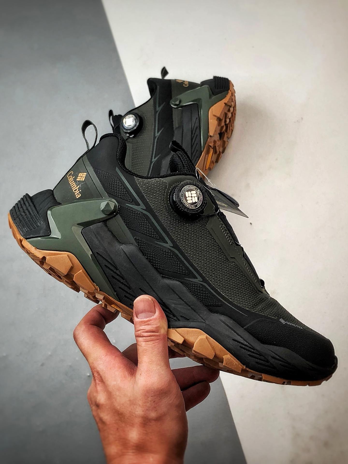 240 Columbia/哥伦比亚 黑绿 男士徒步越野机能运动跑鞋