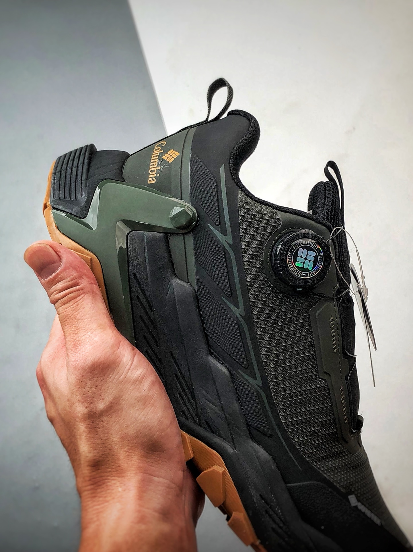 240 Columbia/哥伦比亚 黑绿 男士徒步越野机能运动跑鞋