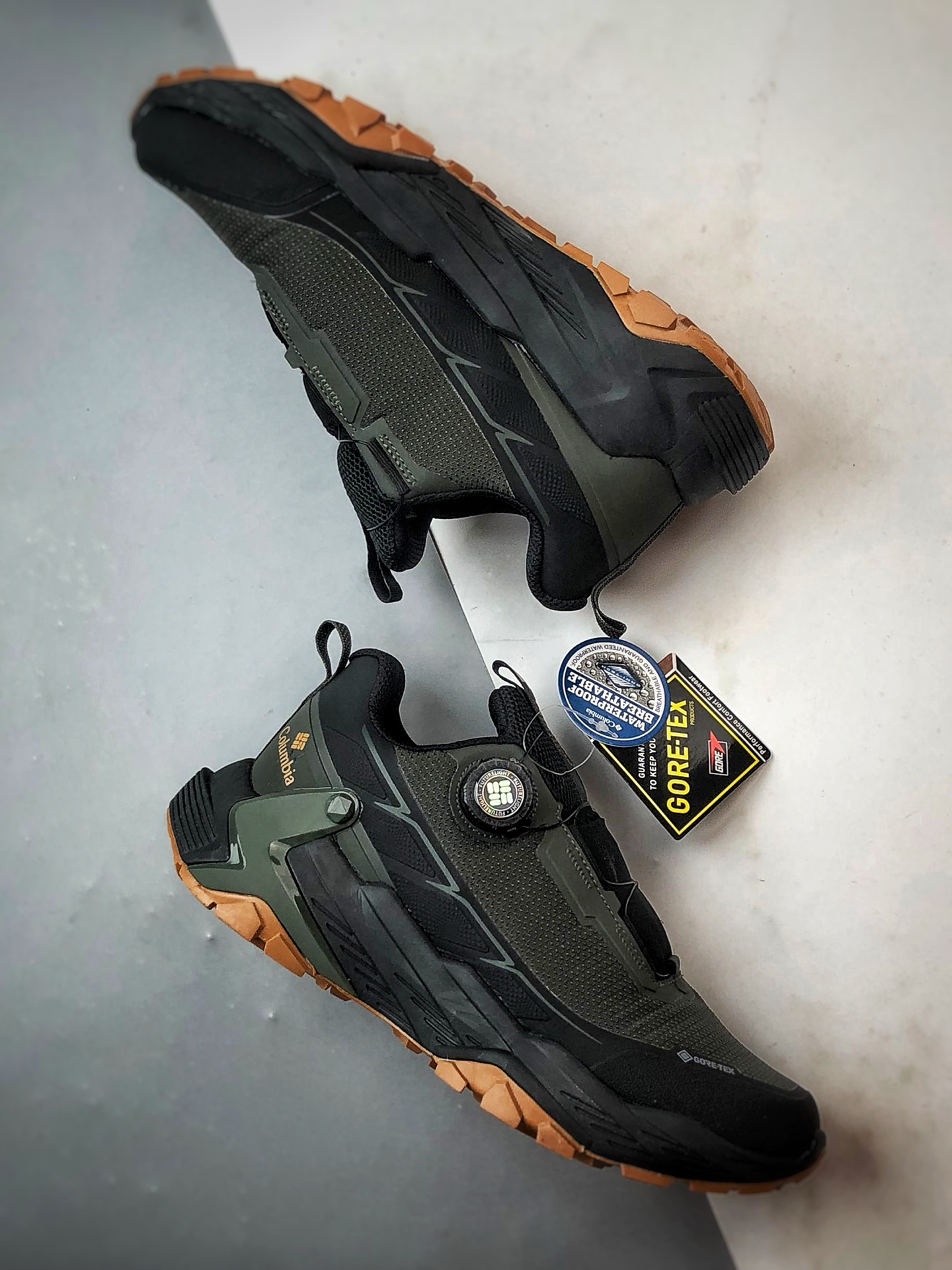 240 Columbia/哥伦比亚 黑绿 男士徒步越野机能运动跑鞋