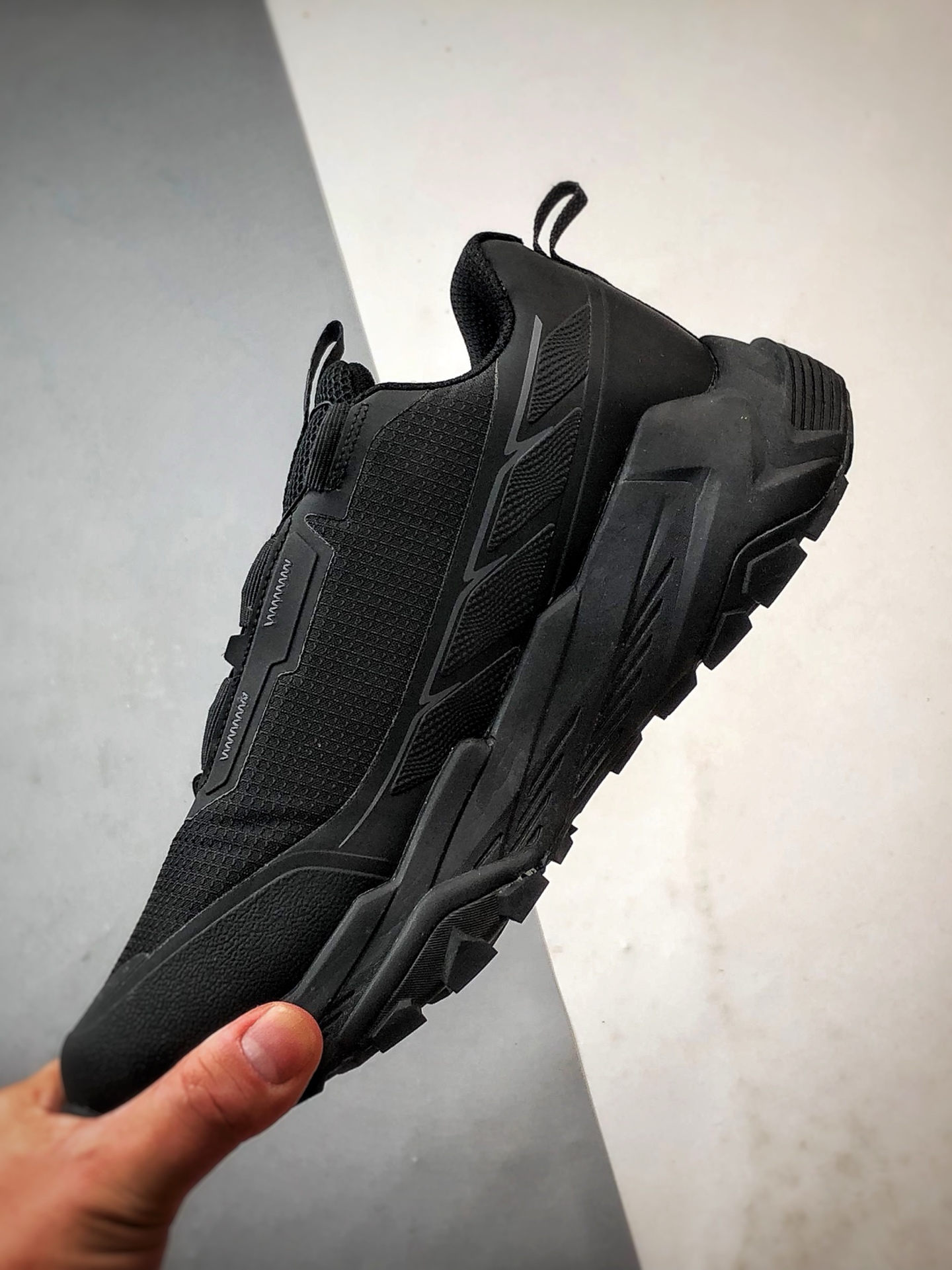 240 Columbia/哥伦比亚 黑色 男士徒步越野机能运动跑鞋