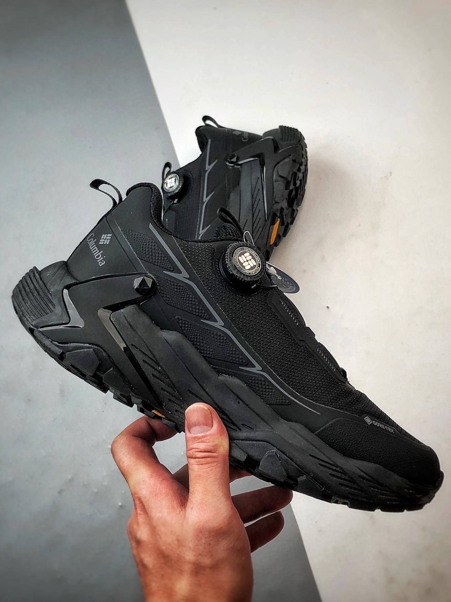 240 Columbia/哥伦比亚 黑色 男士徒步越野机能运动跑鞋